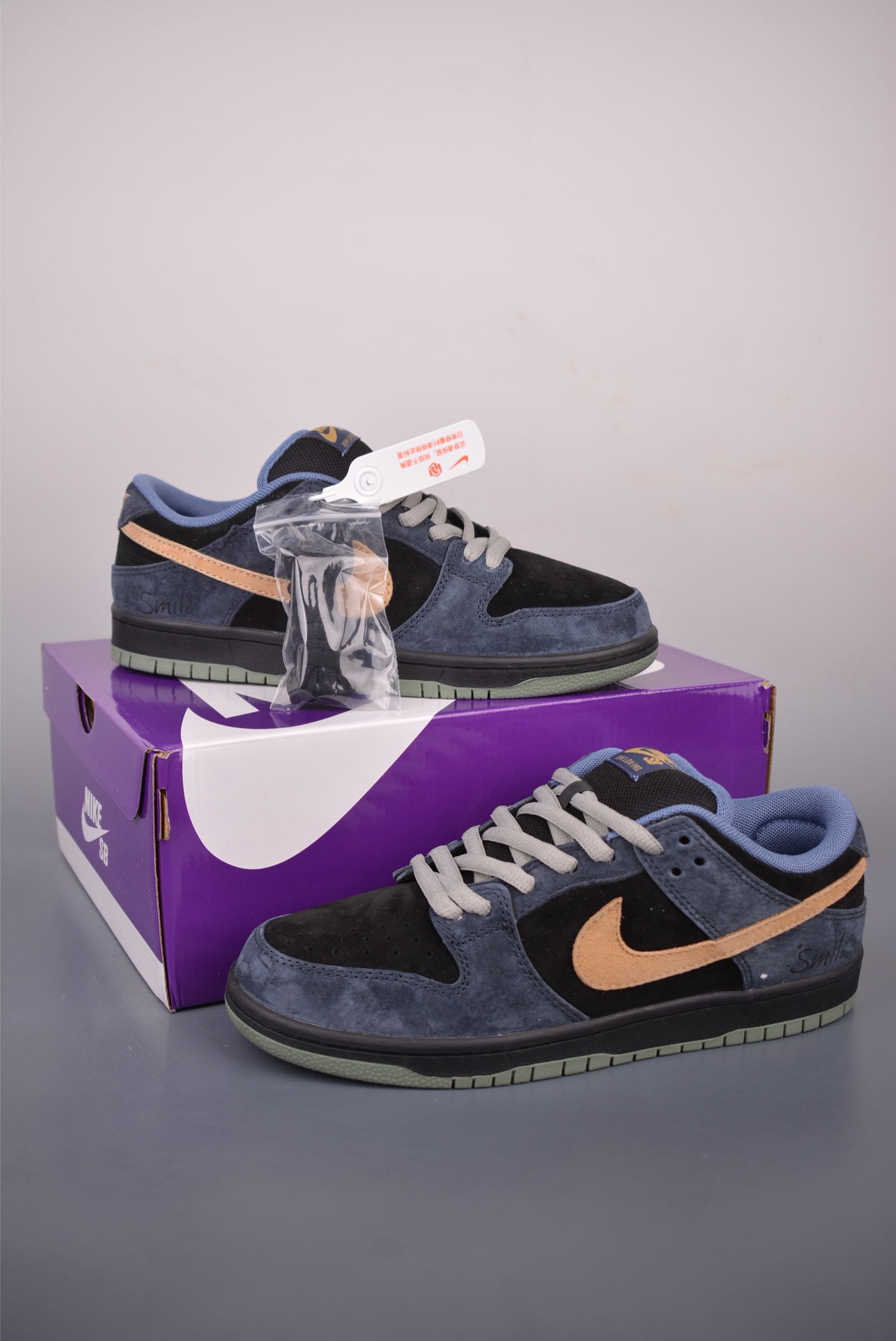Nike SB Dunk Low HF3063-002-Top High Quatity Cheap Sneakers Fashion Clothing Clothes Bags handbags Shoes of all Brand wholesale With The best Quality And Beautiful Price from China Factory Chinese suppliers wholesaler seller Nike SB Dunk Low HF3063-002