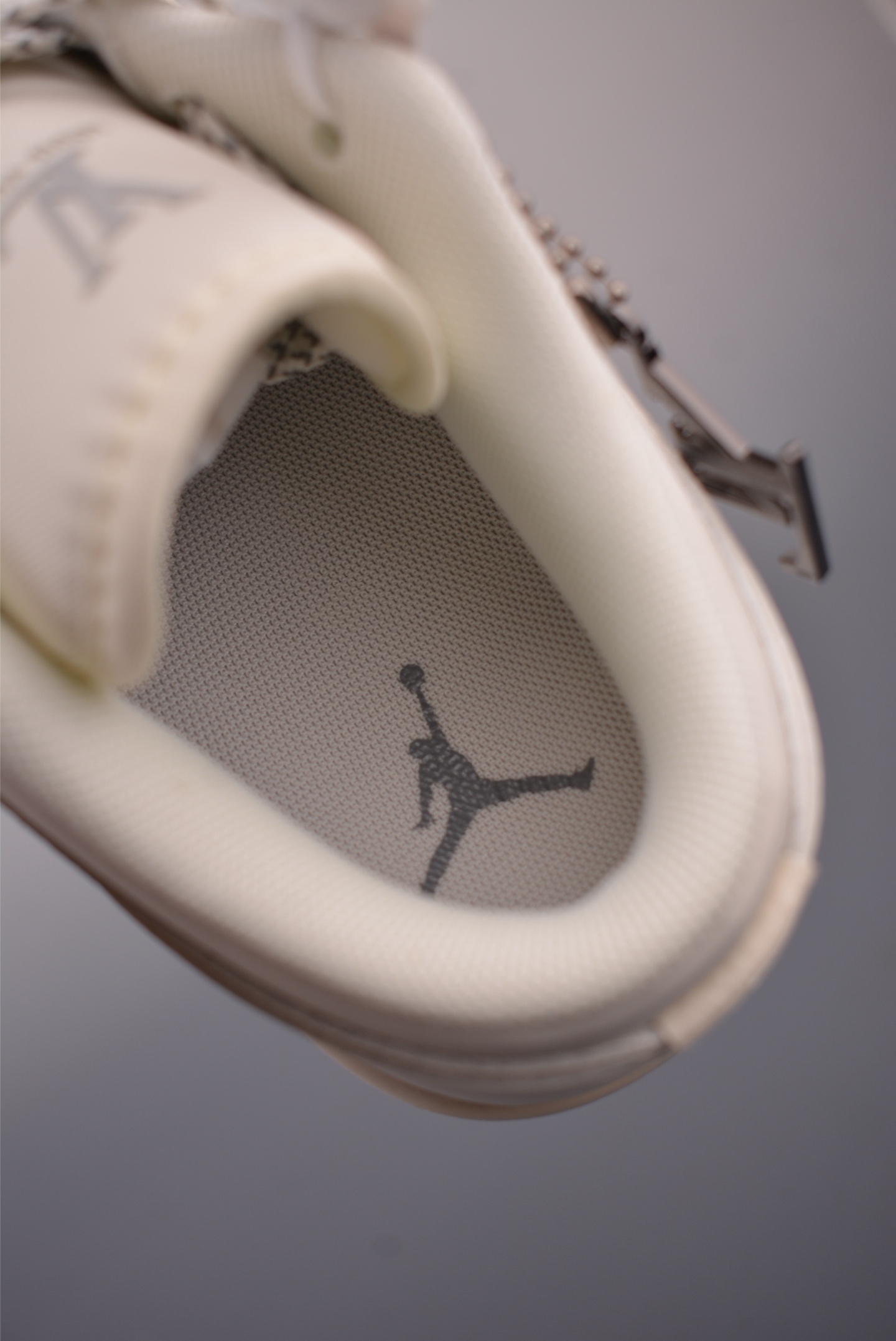 Nike Jordan Air Jordan 1 LV联名 XX3168-169 Nike Jordan Air Jordan 1 LV联名 XX3168-169