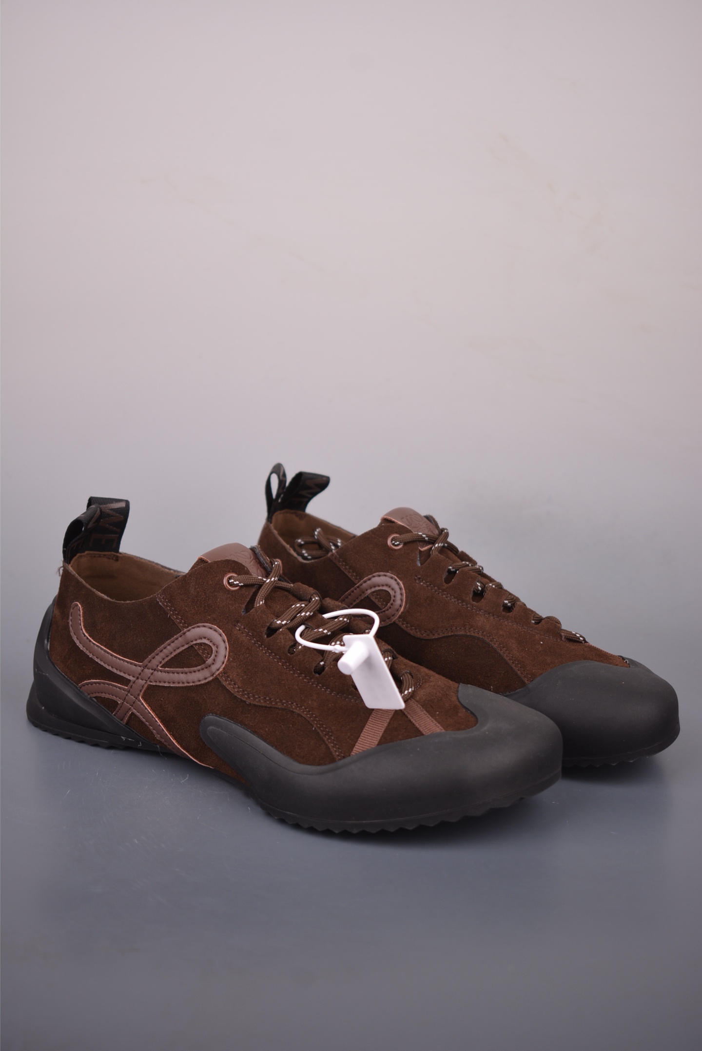 罗意威/Loewe Ballet Runner 春季新款爆款芭蕾舞鞋 系列 阿甘复古风德训薄底百搭休闲运动鞋 LLBR282X02 罗意威/Loewe Ballet Runner 春季新款爆款芭蕾舞鞋 系列 阿甘复古风德训薄底百搭休闲运动鞋 LLBR282X02