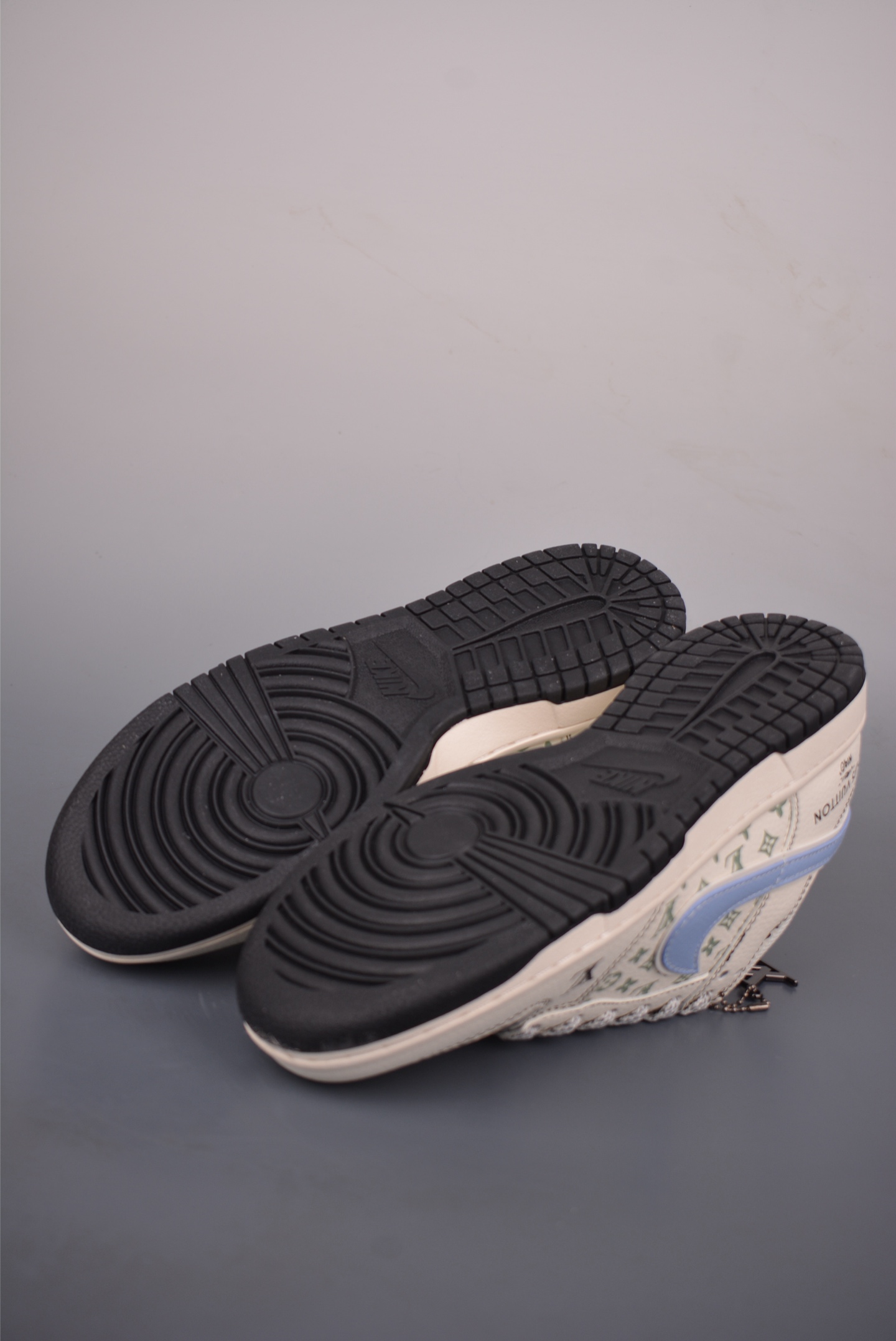 Nike SB Dunk Low LV联名 XX3168-143-Top High Quatity Cheap Sneakers Fashion Clothing Clothes Bags handbags Shoes of all Brand wholesale With The best Quality And Beautiful Price from China Factory Chinese suppliers wholesaler seller Nike SB Dunk Low LV联名 XX3168-143