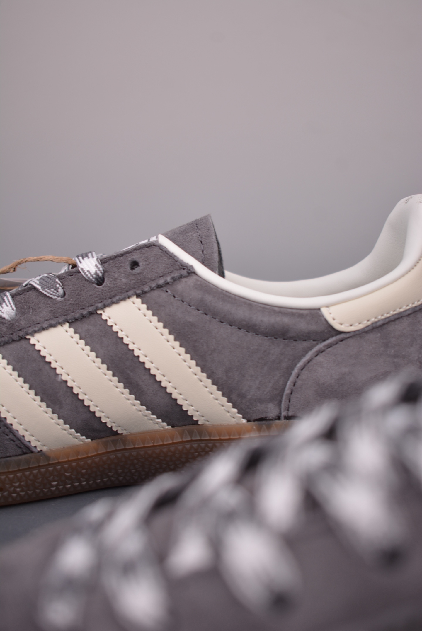 Adidas Handball Spezial 阿迪达斯经典款 复古休闲板鞋 KJ6303 Adidas Handball Spezial 阿迪达斯经典款 复古休闲板鞋 KJ6303