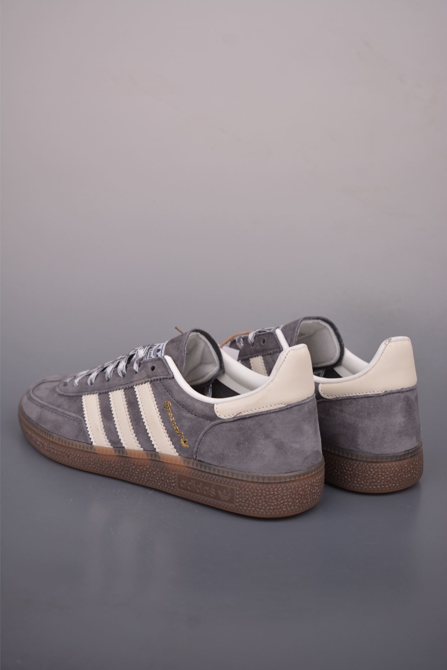 Adidas Handball Spezial 阿迪达斯经典款 复古休闲板鞋 KJ6303 Adidas Handball Spezial 阿迪达斯经典款 复古休闲板鞋 KJ6303