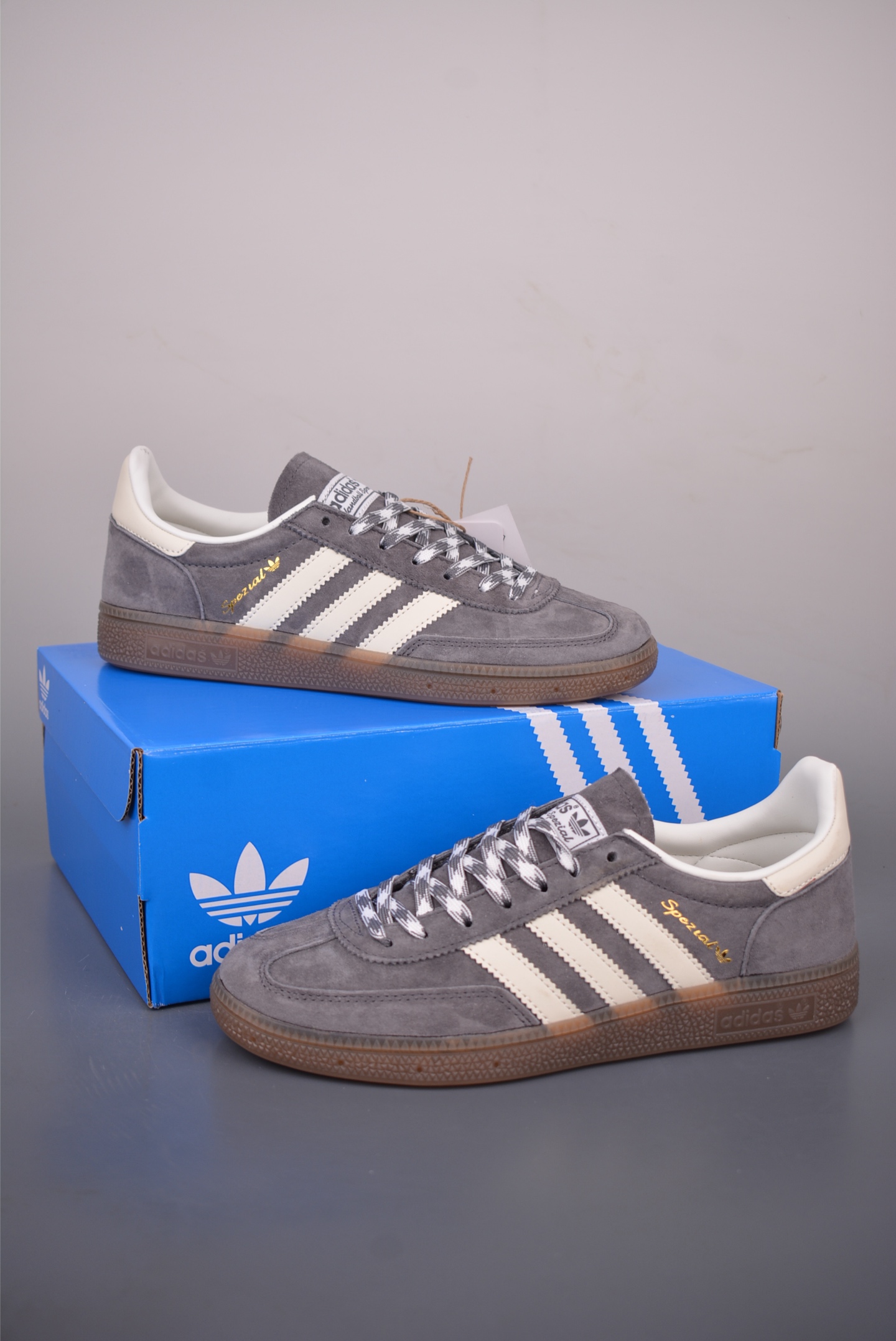 Adidas Handball Spezial 阿迪达斯经典款 复古休闲板鞋 KJ6303 Adidas Handball Spezial 阿迪达斯经典款 复古休闲板鞋 KJ6303