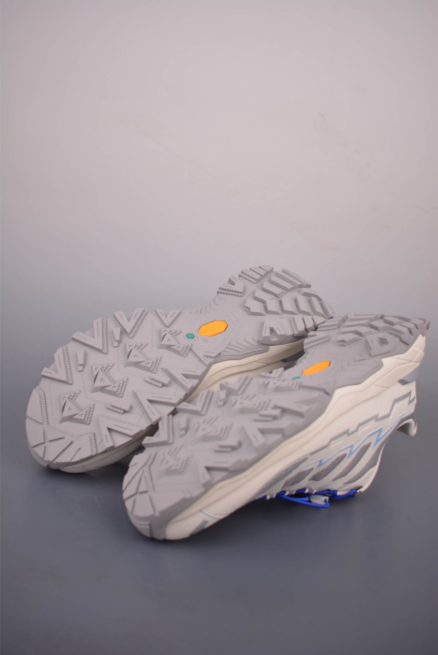 凯乐石KAILAS 远征 2 Max Flt 德物定制外盒 简约经典登山 防水徒步鞋 KS261