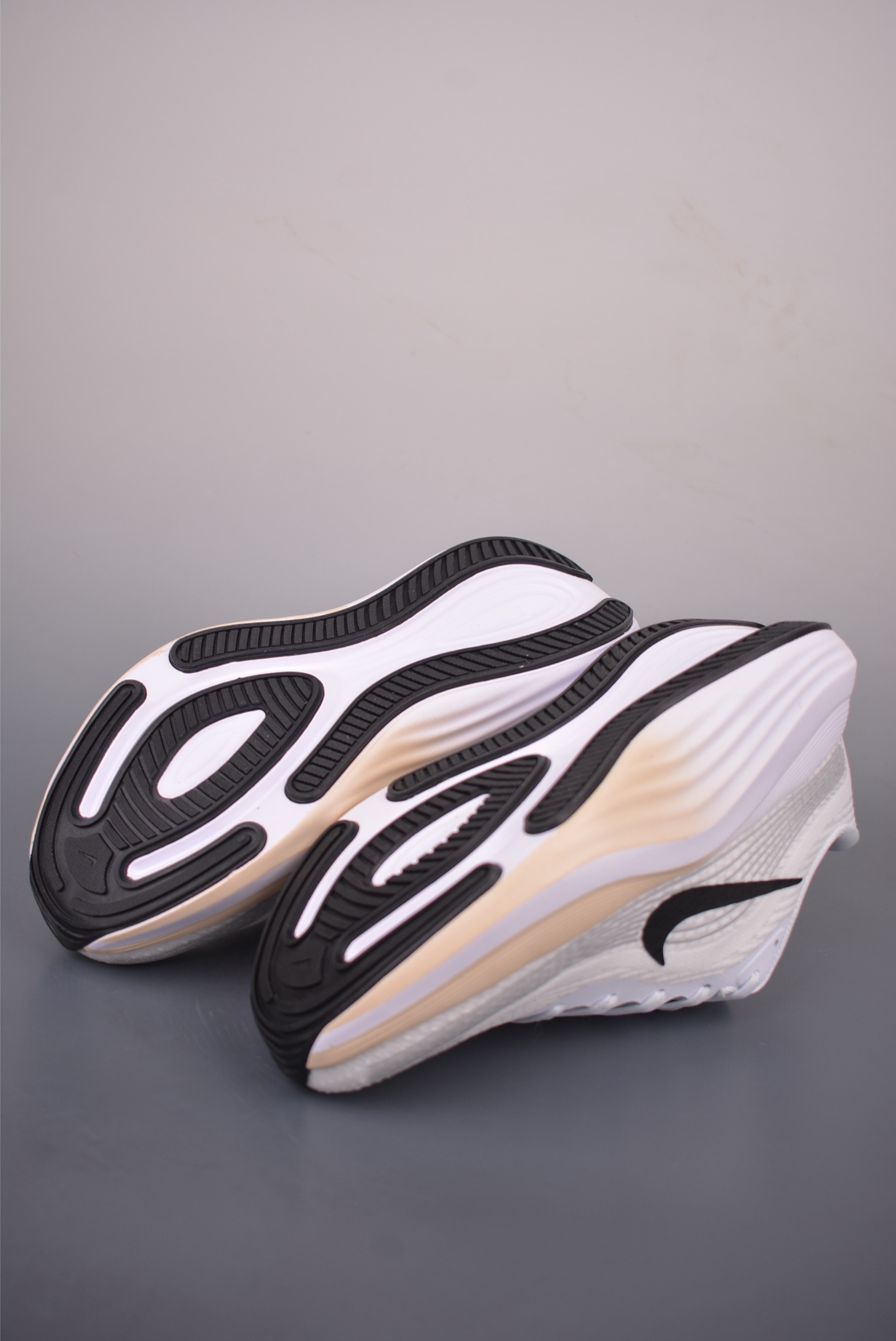 NIKE Journey Run旅程慢跑系列 低帮轻质缓震休闲运动公路跑步鞋 CN5658-100