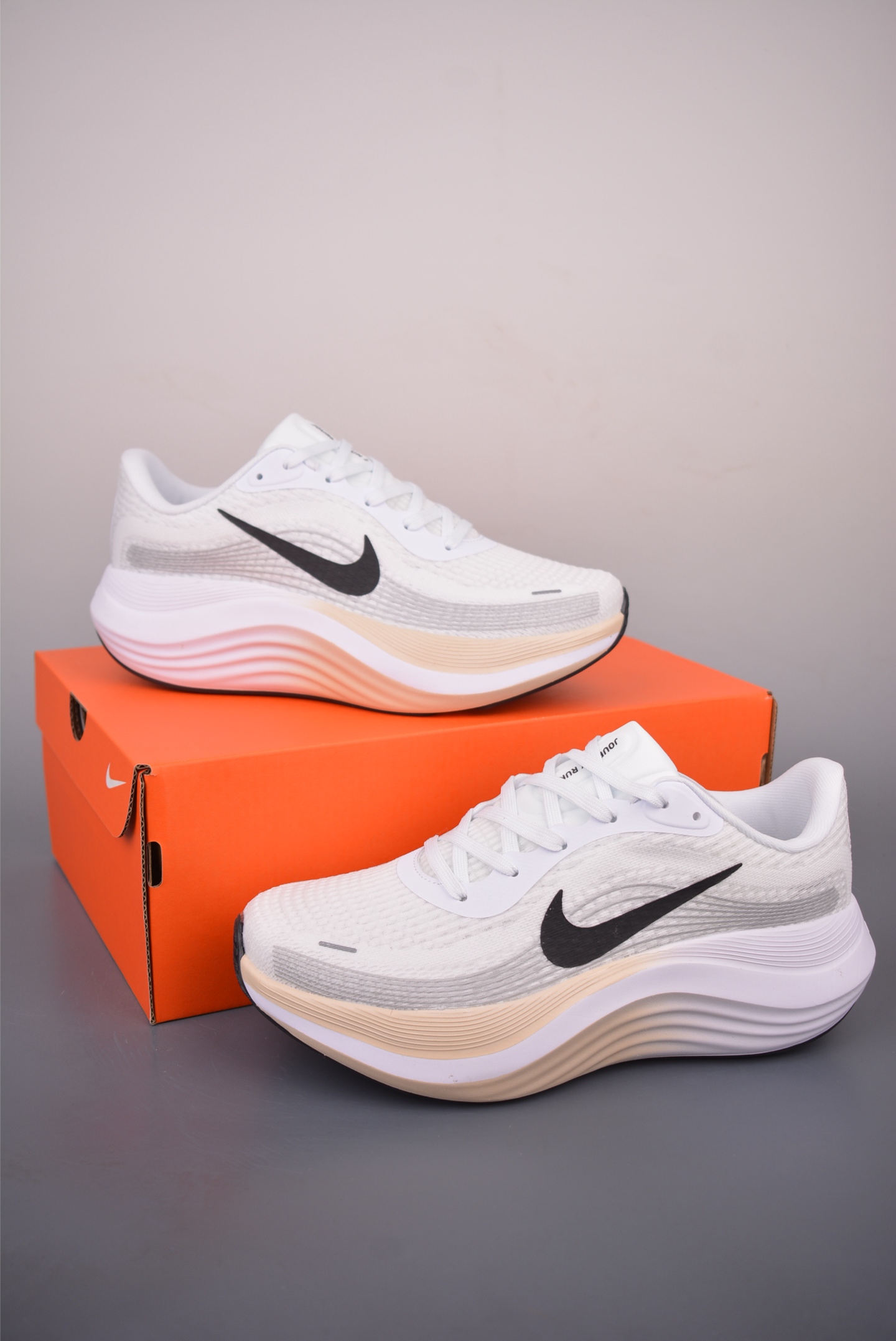 NIKE Journey Run旅程慢跑系列 低帮轻质缓震休闲运动公路跑步鞋 CN5658-100