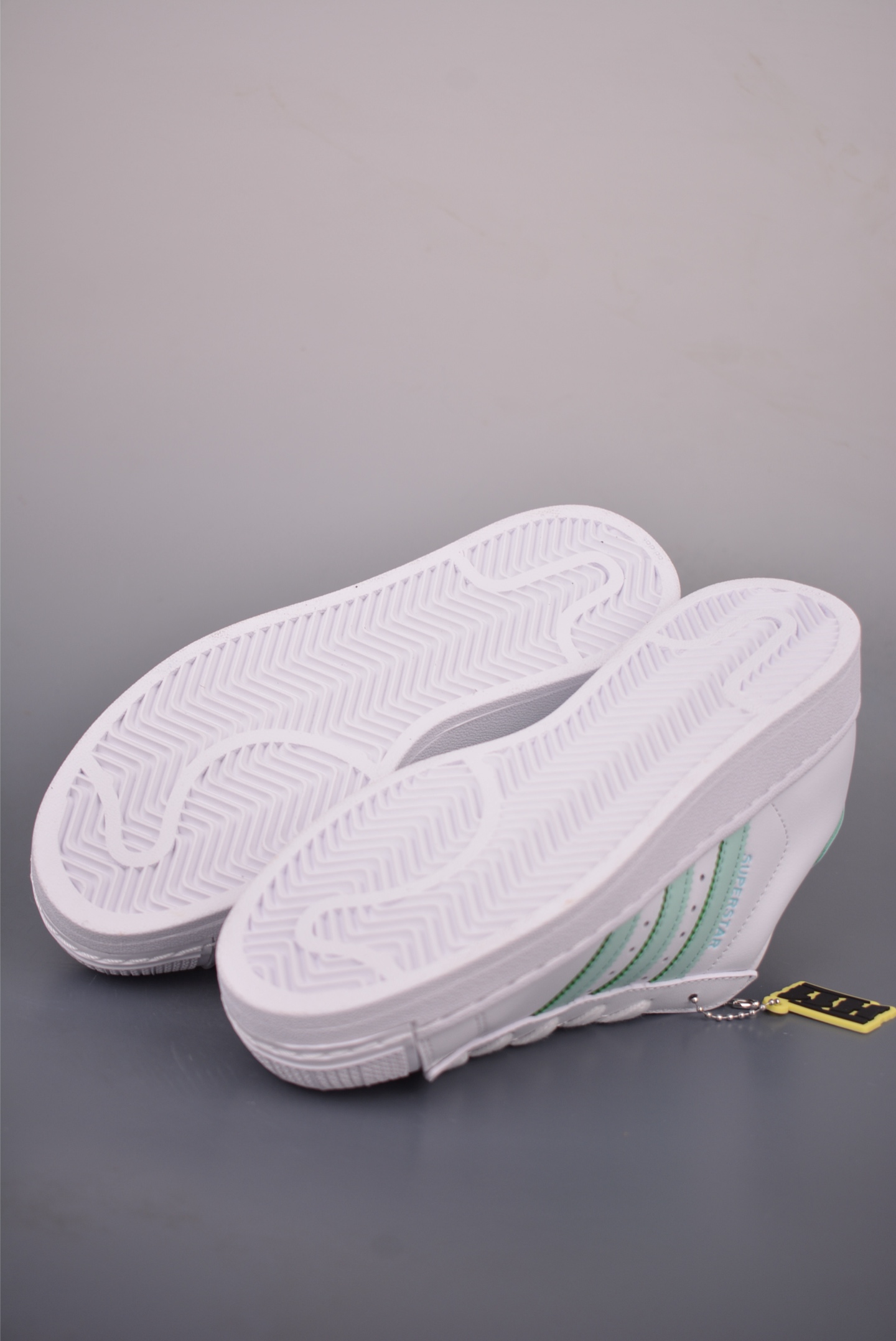 adidas originals Superstar 2 贝壳头 H11顶级头层版 复古板鞋 JH7060-Top High Quatity Cheap Sneakers Fashion Clothing Clothes Bags handbags Shoes of all Brand wholesale With The best Quality And Beautiful Price from China Factory Chinese suppliers wholesaler seller adidas originals Superstar 2 贝壳头 H11顶级头层版 复古板鞋 JH7060