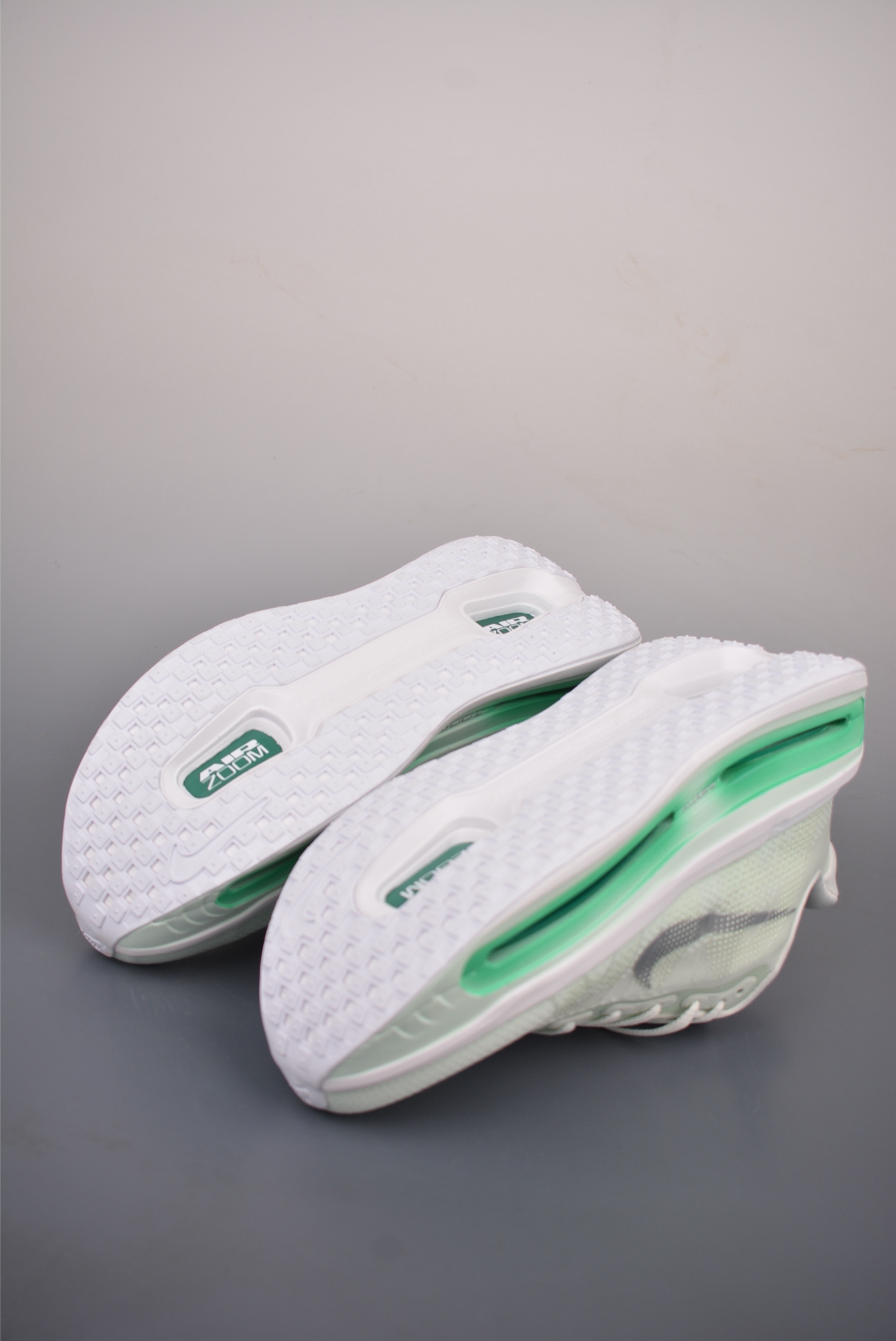 Nike Vomero premium Air气垫40周年 舒适百搭防滑耐磨 支撑缓震低帮 休闲跑步鞋 HM5973-300-Top High Quatity Cheap Sneakers Fashion Clothing Clothes Bags handbags Shoes of all Brand wholesale With The best Quality And Beautiful Price from China Factory Chinese suppliers wholesaler seller Nike Vomero premium Air气垫40周年 舒适百搭防滑耐磨 支撑缓震低帮 休闲跑步鞋 HM5973-300