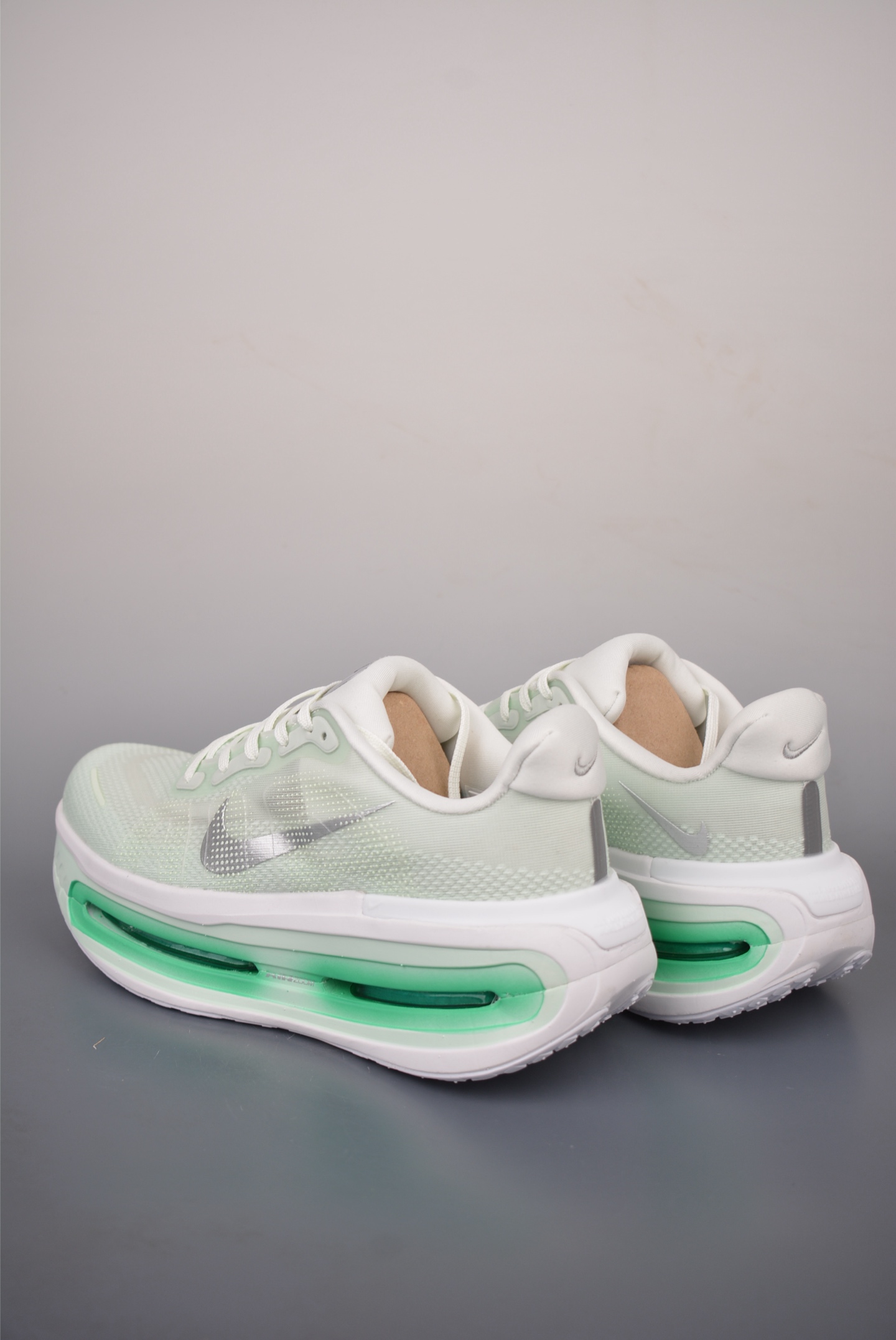 Nike Vomero premium Air气垫40周年 舒适百搭防滑耐磨 支撑缓震低帮 休闲跑步鞋 HM5973-300-Top High Quatity Cheap Sneakers Fashion Clothing Clothes Bags handbags Shoes of all Brand wholesale With The best Quality And Beautiful Price from China Factory Chinese suppliers wholesaler seller Nike Vomero premium Air气垫40周年 舒适百搭防滑耐磨 支撑缓震低帮 休闲跑步鞋 HM5973-300