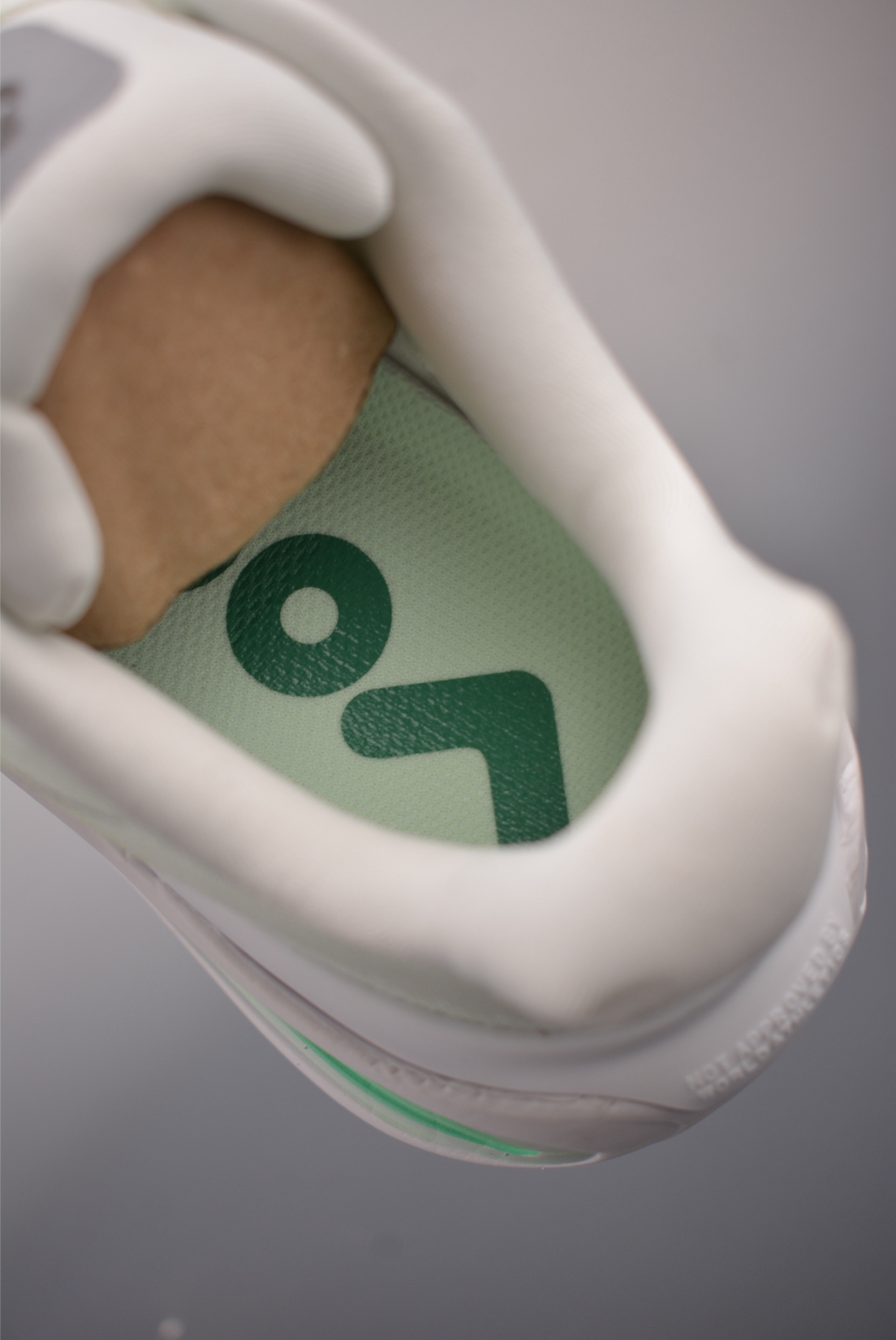 Nike Vomero premium Air气垫40周年 舒适百搭防滑耐磨 支撑缓震低帮 休闲跑步鞋 HM5973-300-Top High Quatity Cheap Sneakers Fashion Clothing Clothes Bags handbags Shoes of all Brand wholesale With The best Quality And Beautiful Price from China Factory Chinese suppliers wholesaler seller Nike Vomero premium Air气垫40周年 舒适百搭防滑耐磨 支撑缓震低帮 休闲跑步鞋 HM5973-300