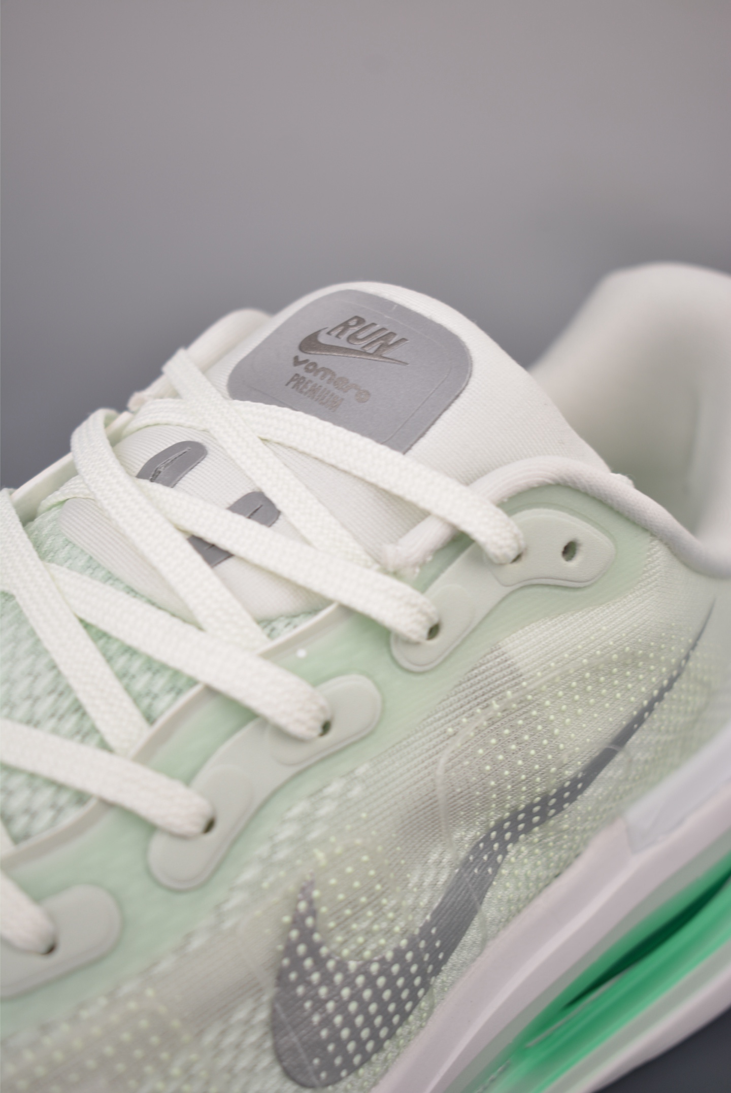 Nike Vomero premium Air气垫40周年 舒适百搭防滑耐磨 支撑缓震低帮 休闲跑步鞋 HM5973-300-Top High Quatity Cheap Sneakers Fashion Clothing Clothes Bags handbags Shoes of all Brand wholesale With The best Quality And Beautiful Price from China Factory Chinese suppliers wholesaler seller Nike Vomero premium Air气垫40周年 舒适百搭防滑耐磨 支撑缓震低帮 休闲跑步鞋 HM5973-300