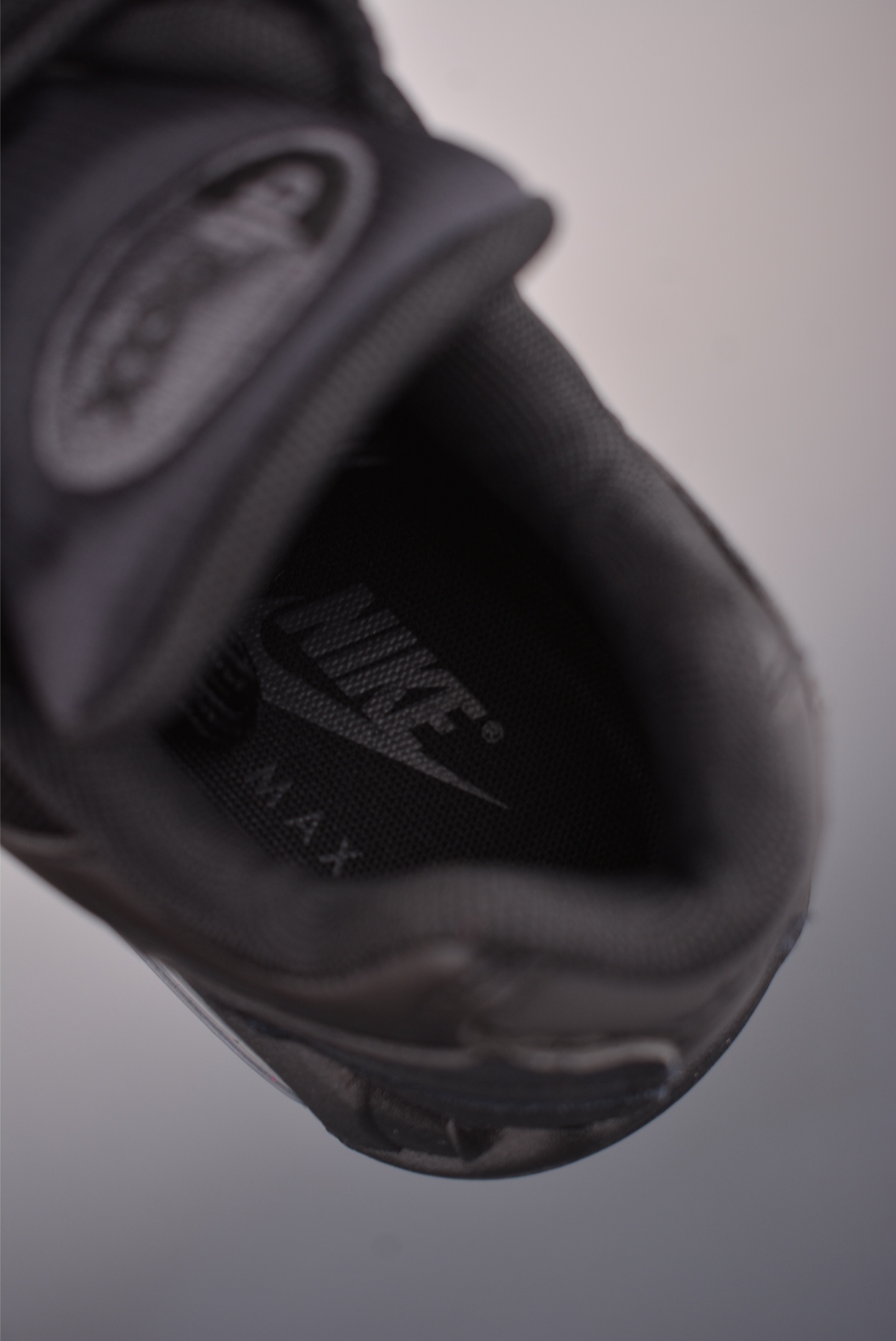 NIKE Air Max 95 纯原版本 潮流百搭 气垫缓震慢跑鞋 HM8755-001 NIKE Air Max 95 纯原版本 潮流百搭 气垫缓震慢跑鞋 HM8755-001