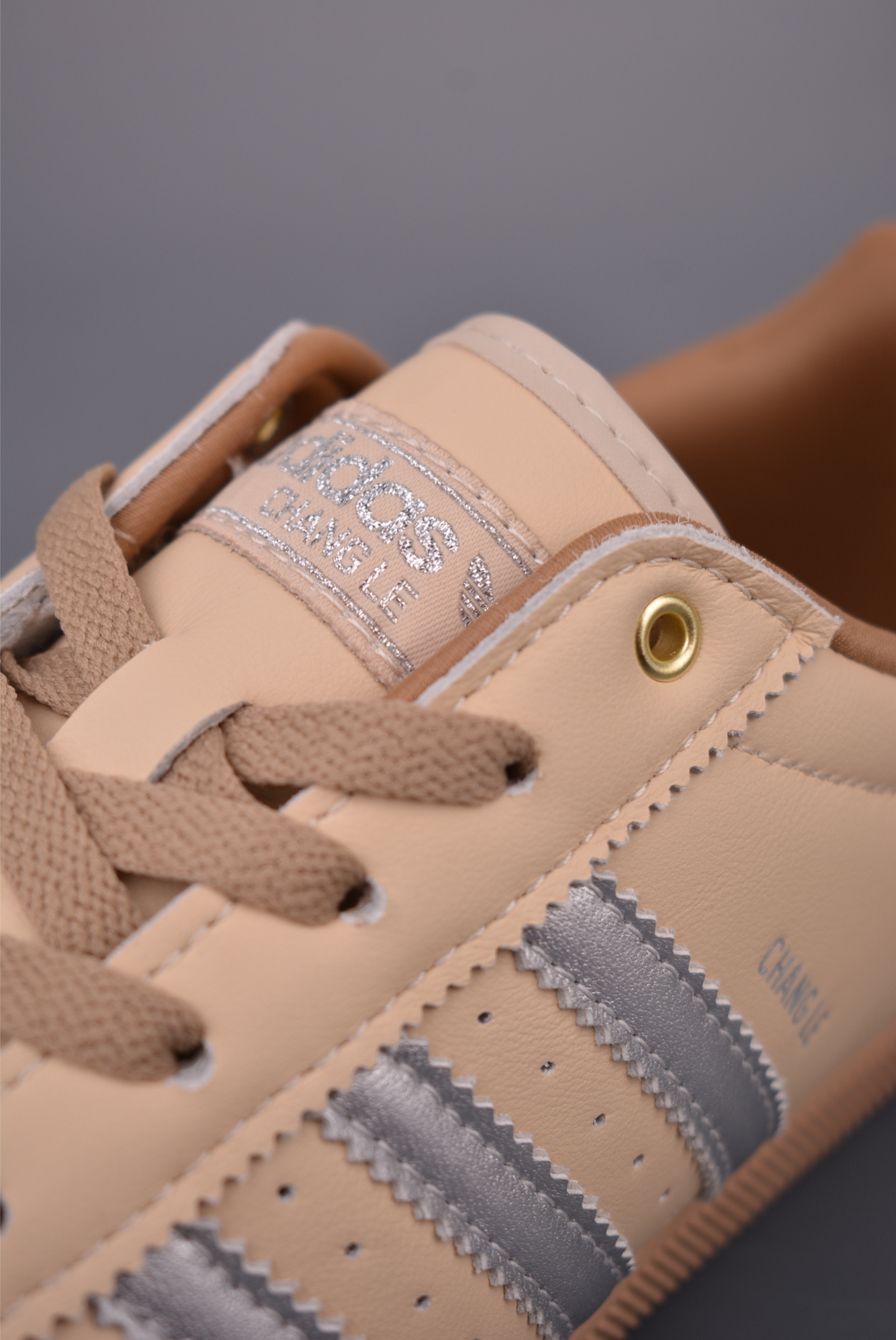 adidas阿迪达斯三叶草 T头鞋 CHANGLE 复古薄底经典运动鞋 KJ3961-Top High Quatity Cheap Sneakers Fashion Clothing Clothes Bags handbags Shoes of all Brand wholesale With The best Quality And Beautiful Price from China Factory Chinese suppliers wholesaler seller adidas阿迪达斯三叶草 T头鞋 CHANGLE 复古薄底经典运动鞋 KJ3961