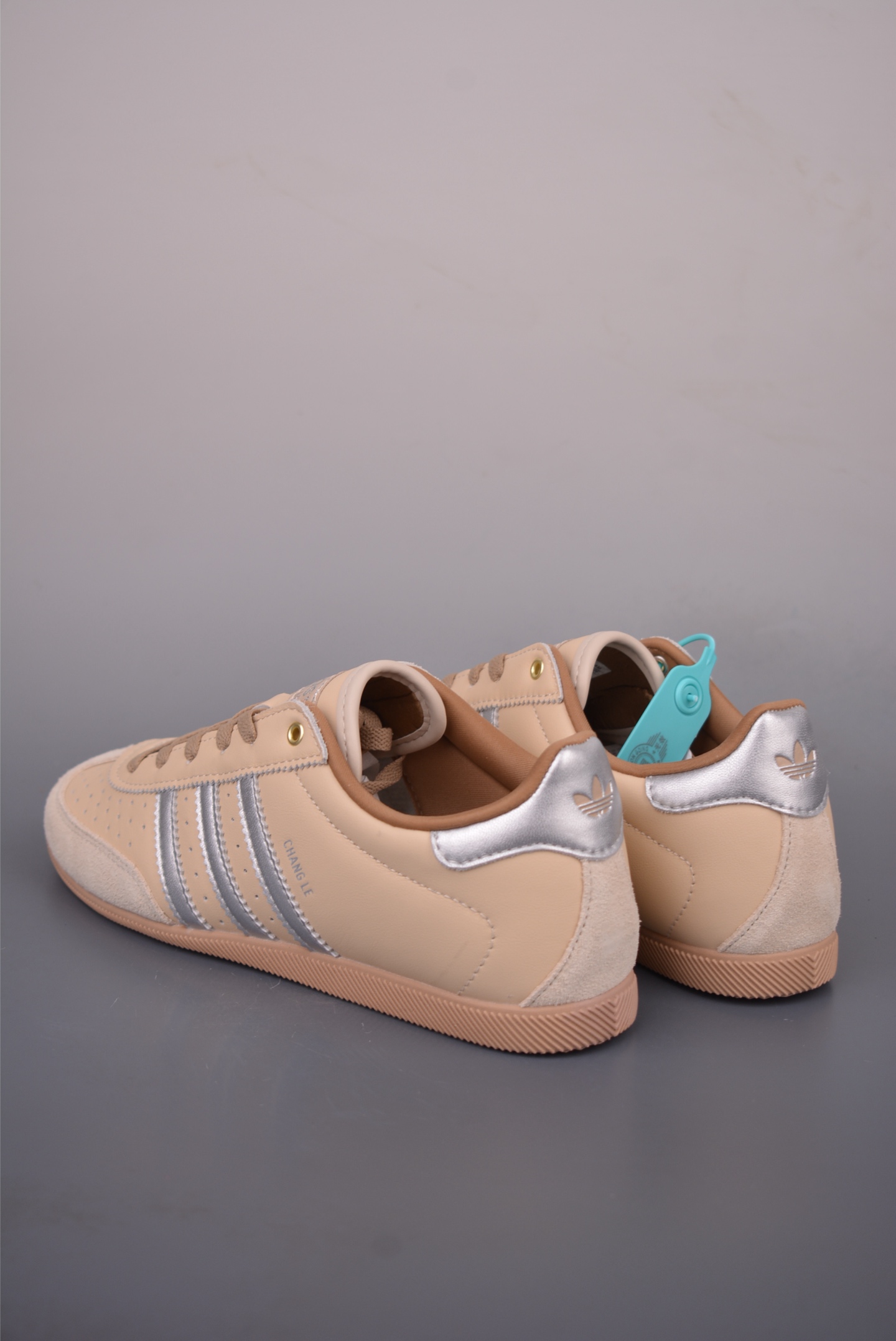 adidas阿迪达斯三叶草 T头鞋 CHANGLE 复古薄底经典运动鞋 KJ3961-Top High Quatity Cheap Sneakers Fashion Clothing Clothes Bags handbags Shoes of all Brand wholesale With The best Quality And Beautiful Price from China Factory Chinese suppliers wholesaler seller adidas阿迪达斯三叶草 T头鞋 CHANGLE 复古薄底经典运动鞋 KJ3961