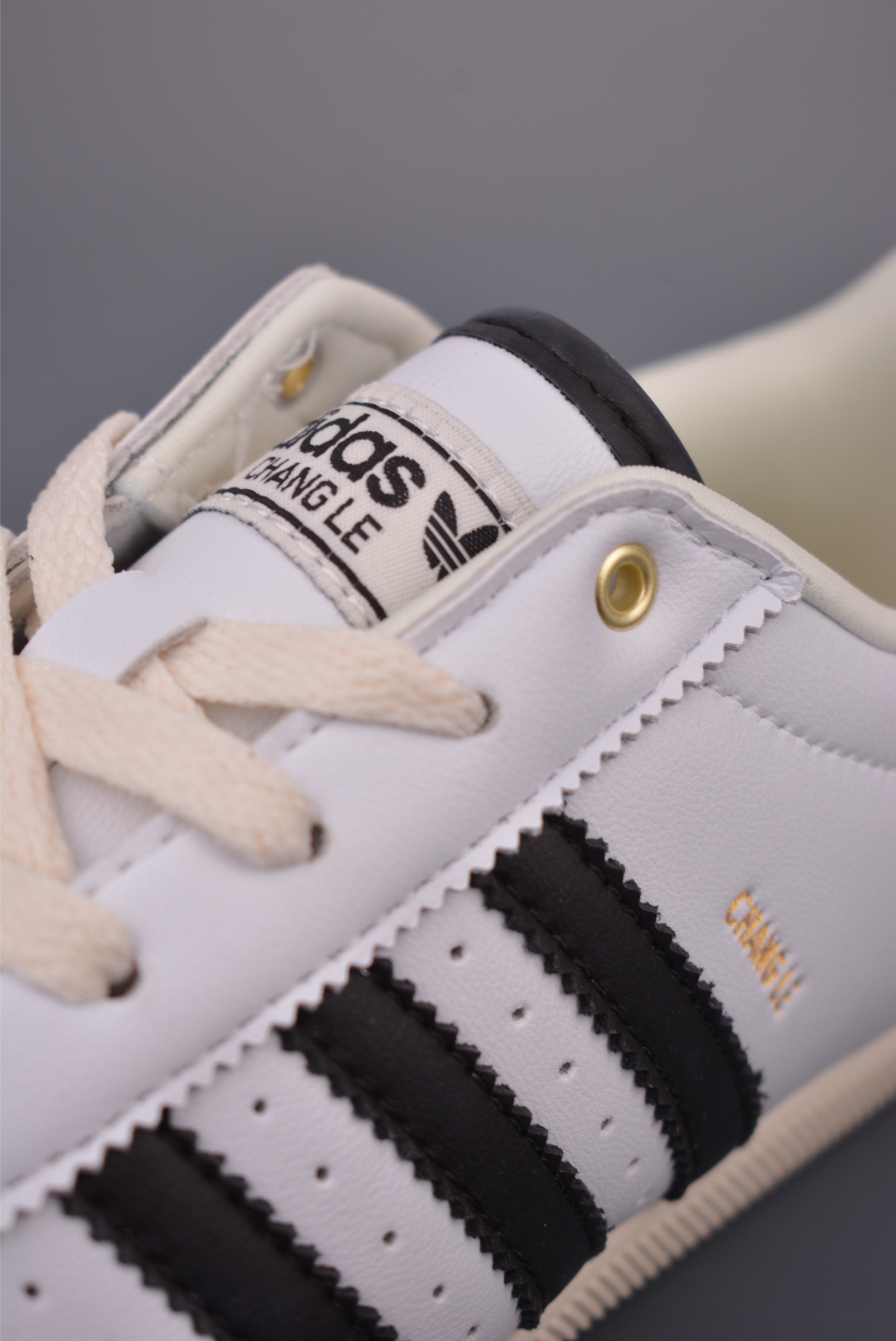 adidas阿迪达斯三叶草 T头鞋 CHANGLE 复古薄底经典运动鞋 KJ3959 adidas阿迪达斯三叶草 T头鞋 CHANGLE 复古薄底经典运动鞋 KJ3959