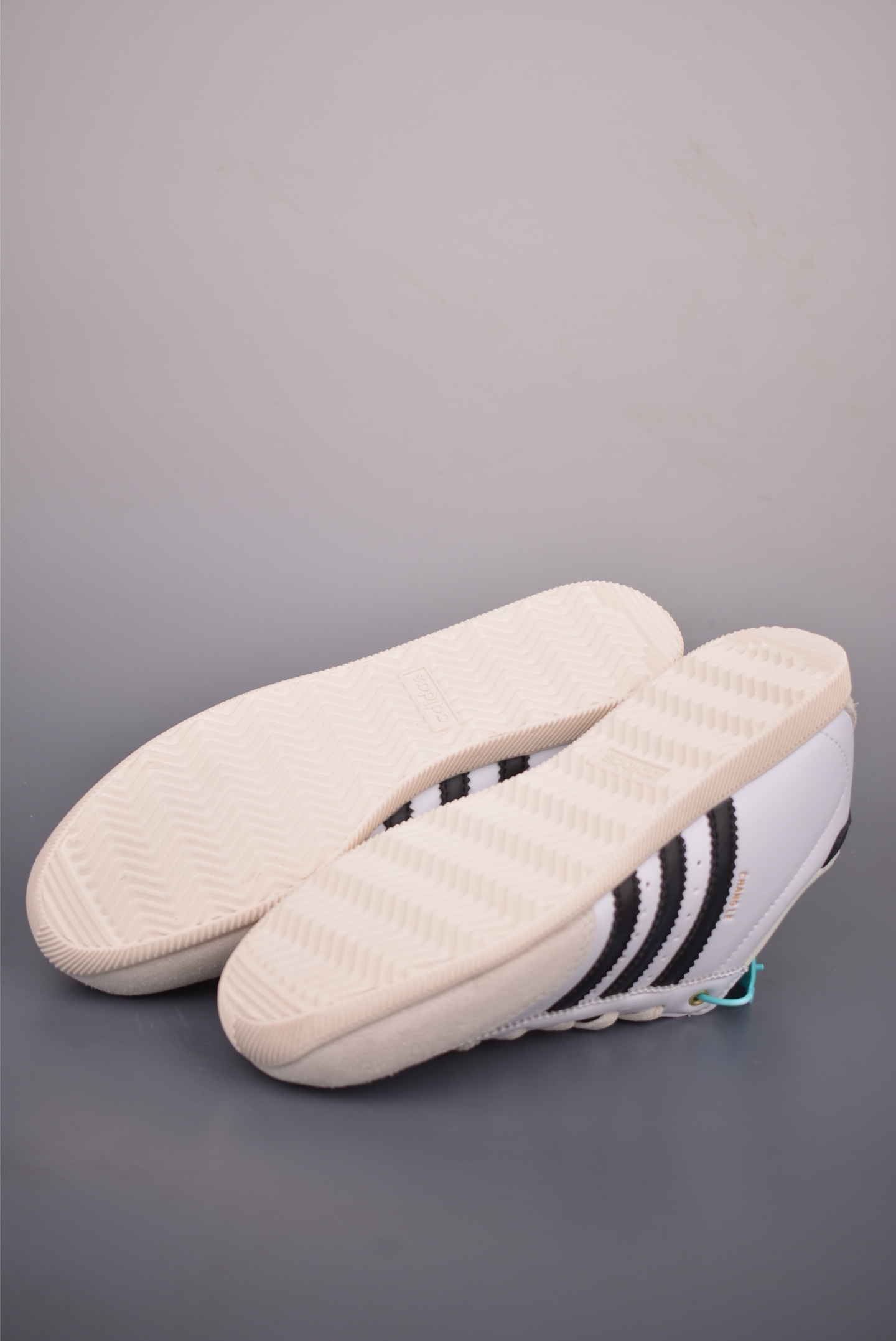 adidas阿迪达斯三叶草 T头鞋 CHANGLE 复古薄底经典运动鞋 KJ3959 adidas阿迪达斯三叶草 T头鞋 CHANGLE 复古薄底经典运动鞋 KJ3959