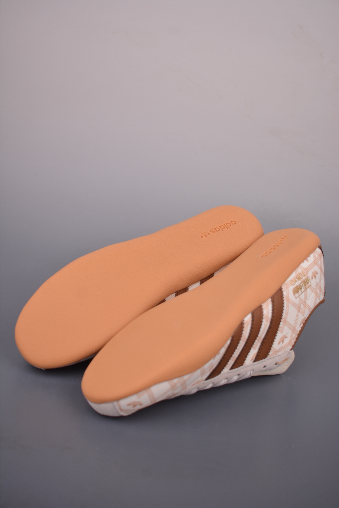阿迪达斯Adidas Tokyo W 东京限定系列 复古百搭薄底德训运动T头鞋 KJ0695-Top High Quatity Cheap Sneakers Fashion Clothing Clothes Bags handbags Shoes of all Brand wholesale With The best Quality And Beautiful Price from China Factory Chinese suppliers wholesaler seller 阿迪达斯Adidas Tokyo W 东京限定系列 复古百搭薄底德训运动T头鞋 KJ0695
