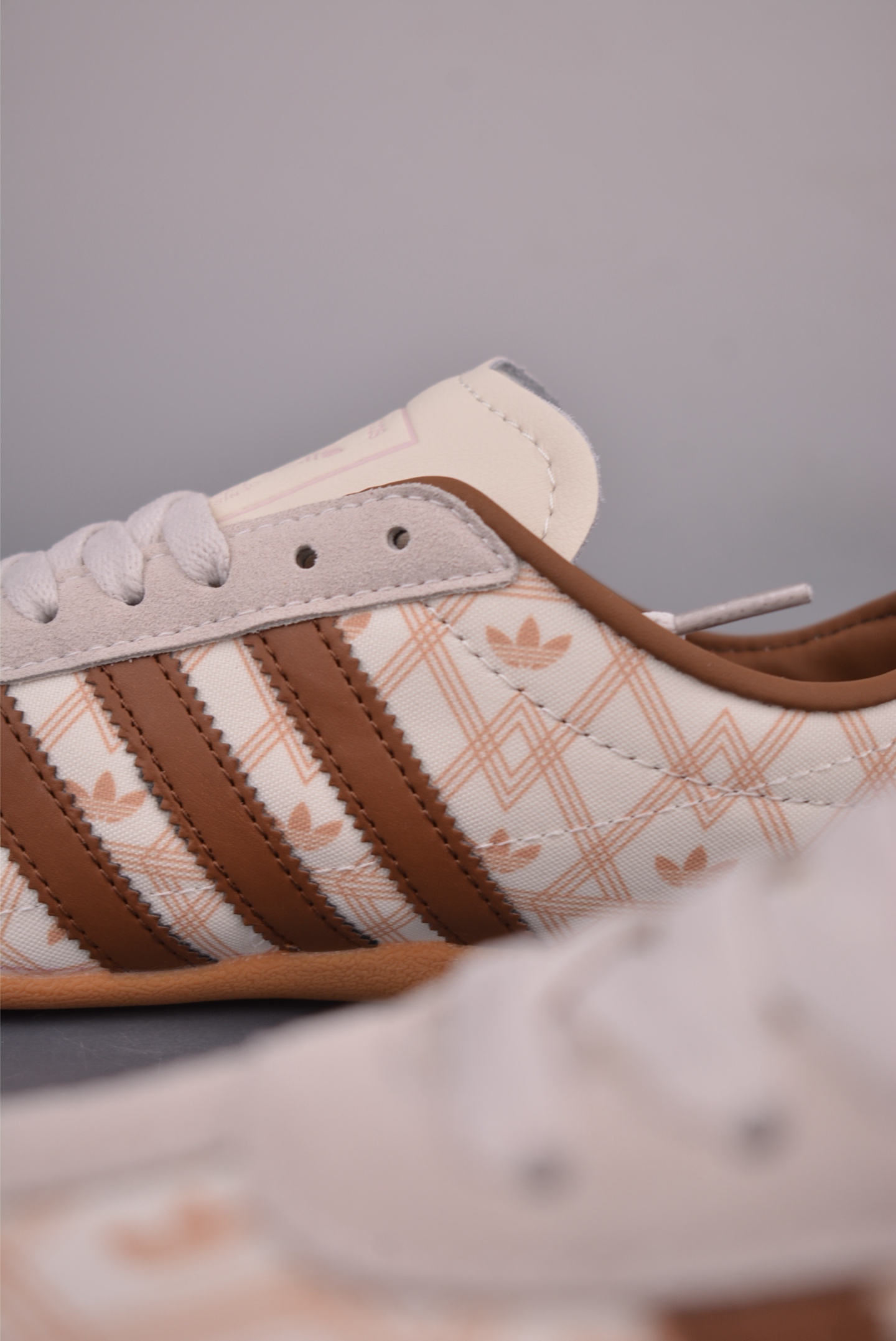 阿迪达斯Adidas Tokyo W 东京限定系列 复古百搭薄底德训运动T头鞋 KJ0695-Top High Quatity Cheap Sneakers Fashion Clothing Clothes Bags handbags Shoes of all Brand wholesale With The best Quality And Beautiful Price from China Factory Chinese suppliers wholesaler seller 阿迪达斯Adidas Tokyo W 东京限定系列 复古百搭薄底德训运动T头鞋 KJ0695