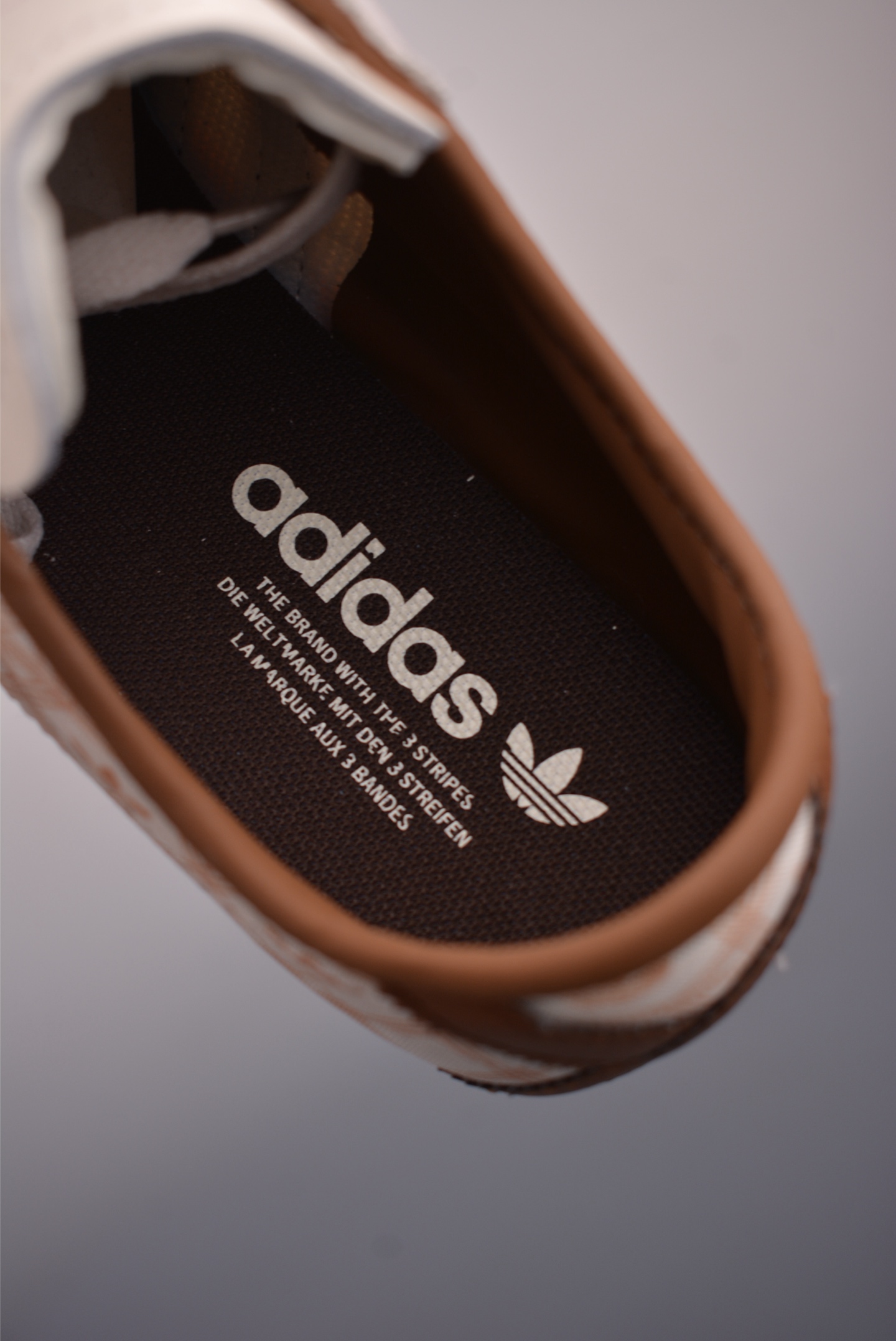 阿迪达斯Adidas Tokyo W 东京限定系列 复古百搭薄底德训运动T头鞋 KJ0695-Top High Quatity Cheap Sneakers Fashion Clothing Clothes Bags handbags Shoes of all Brand wholesale With The best Quality And Beautiful Price from China Factory Chinese suppliers wholesaler seller 阿迪达斯Adidas Tokyo W 东京限定系列 复古百搭薄底德训运动T头鞋 KJ0695