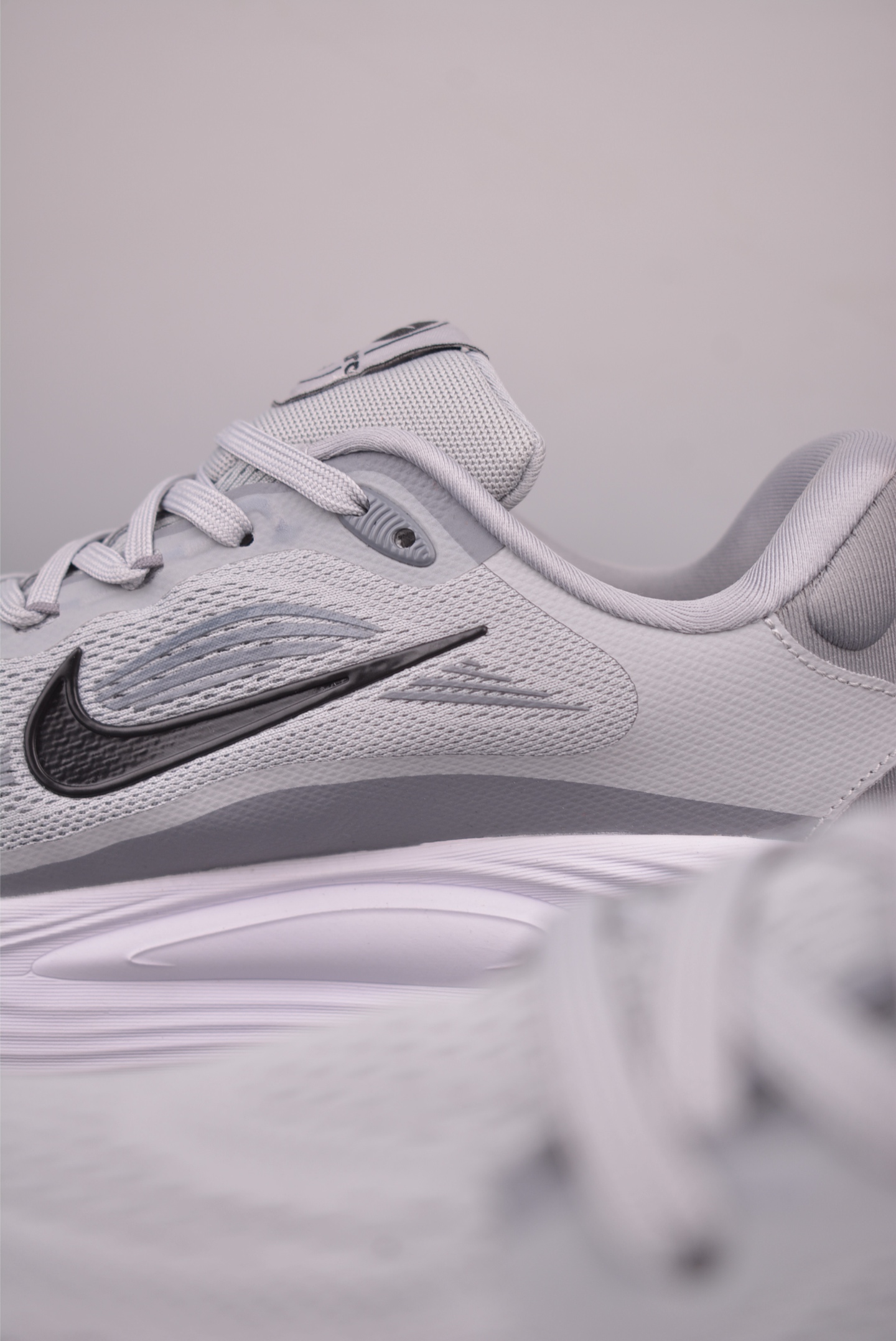 Nike Air Zoom Vomero 19 全新科技提前原鞋开发 运动跑鞋 DX5819-004