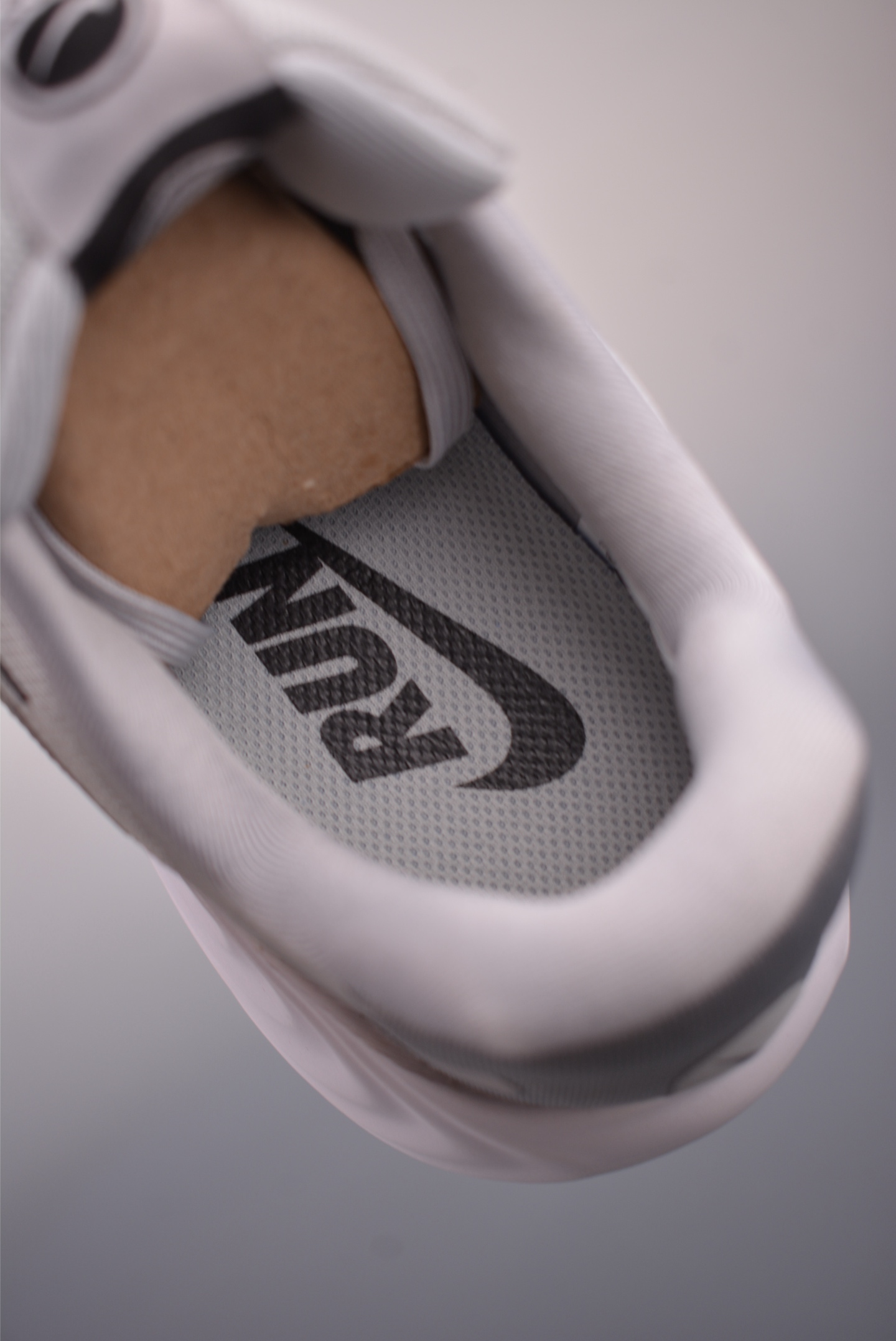 Nike Air Zoom Vomero 19 全新科技提前原鞋开发 运动跑鞋 DX5819-004