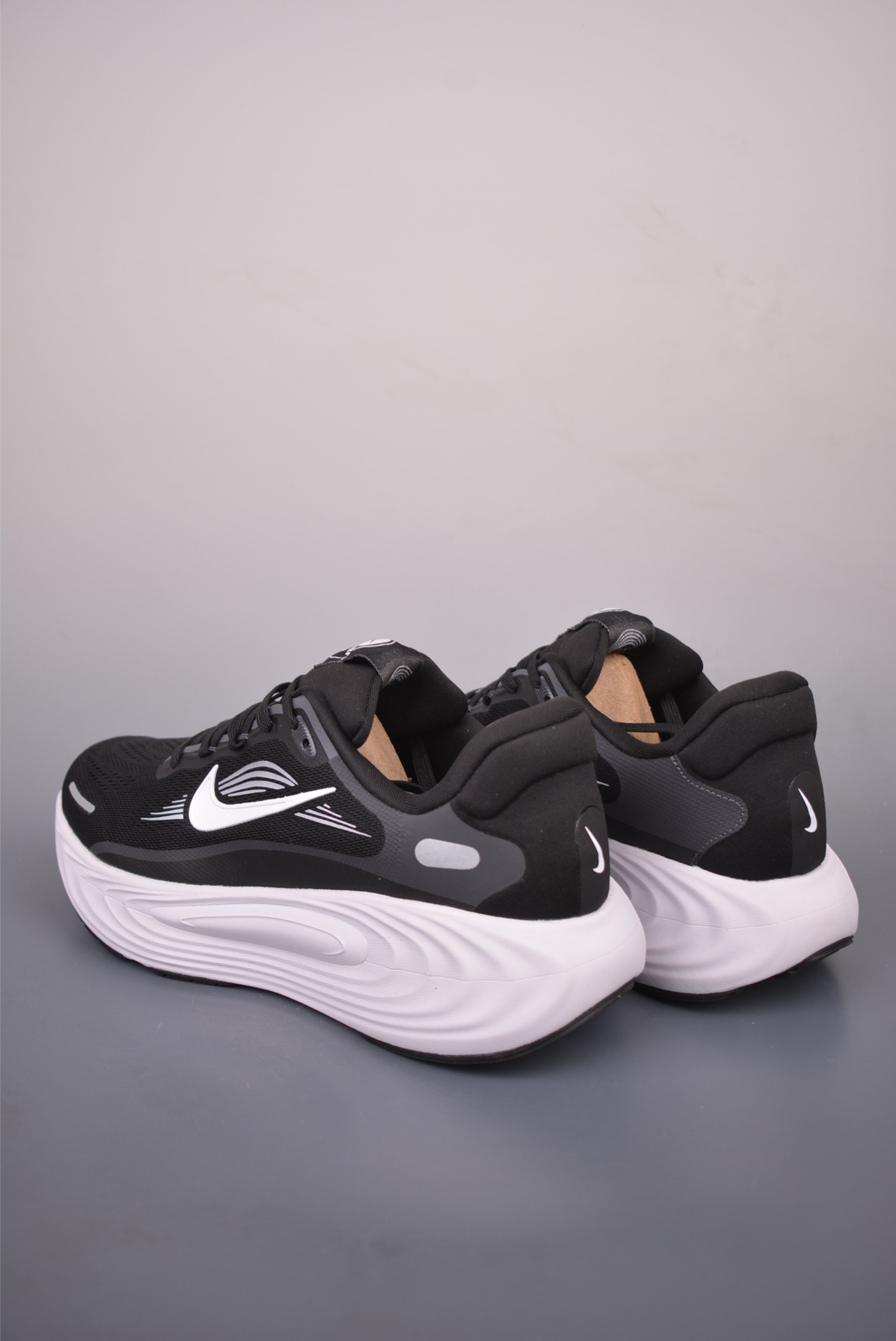 Nike Air Zoom Vomero 19 DX5819-001-Top High Quatity Cheap Sneakers Fashion Clothing Clothes Bags handbags Shoes of all Brand wholesale With The best Quality And Beautiful Price from China Factory Chinese suppliers wholesaler seller Nike Air Zoom Vomero 19 DX5819-001