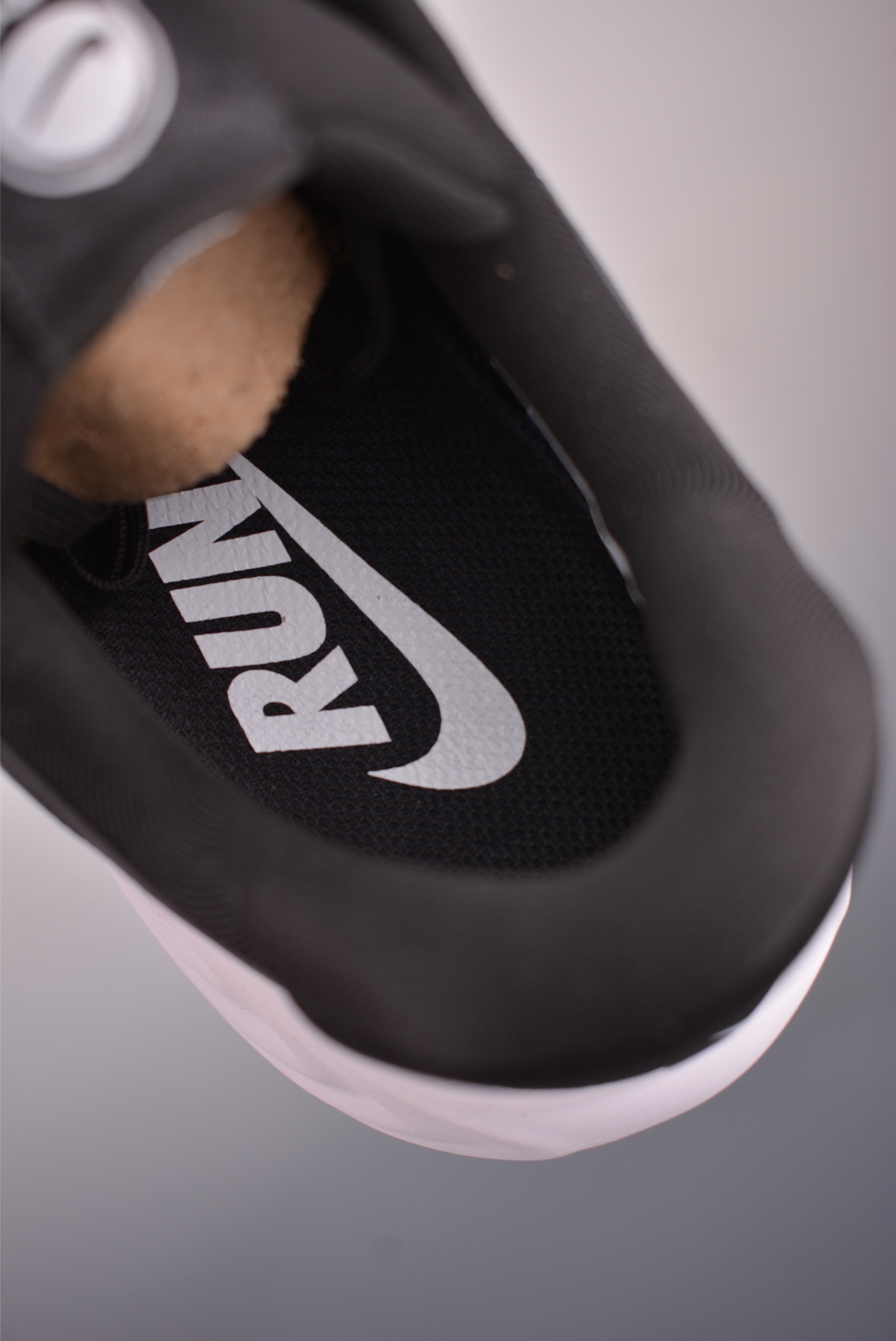 Nike Air Zoom Vomero 19 DX5819-001-Top High Quatity Cheap Sneakers Fashion Clothing Clothes Bags handbags Shoes of all Brand wholesale With The best Quality And Beautiful Price from China Factory Chinese suppliers wholesaler seller Nike Air Zoom Vomero 19 DX5819-001