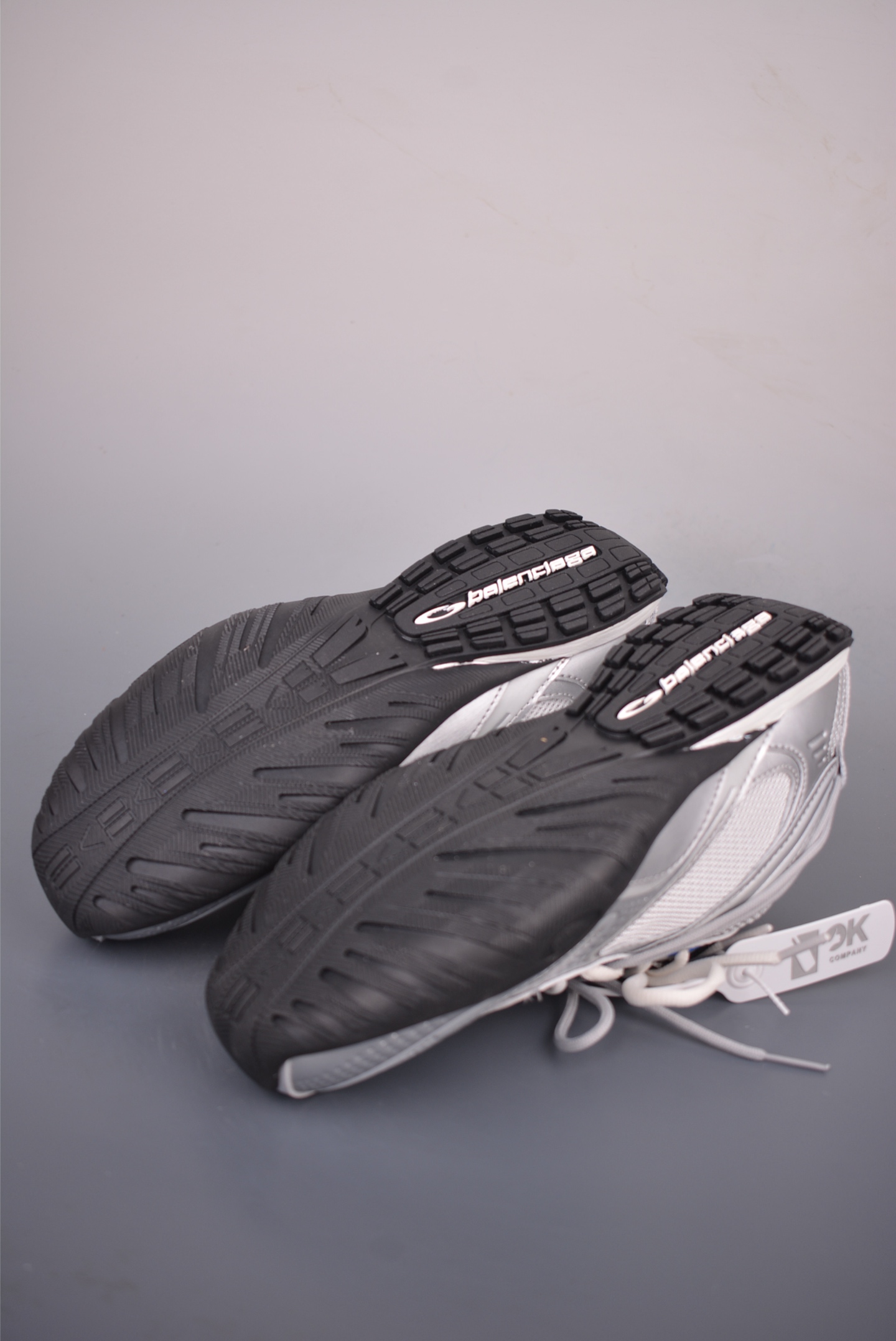 Balenciaga巴黎世家 25代Radar 圆头系带 做旧效果 865704-Top High Quatity Cheap Sneakers Fashion Clothing Clothes Bags handbags Shoes of all Brand wholesale With The best Quality And Beautiful Price from China Factory Chinese suppliers wholesaler seller Balenciaga巴黎世家 25代Radar 圆头系带 做旧效果 865704