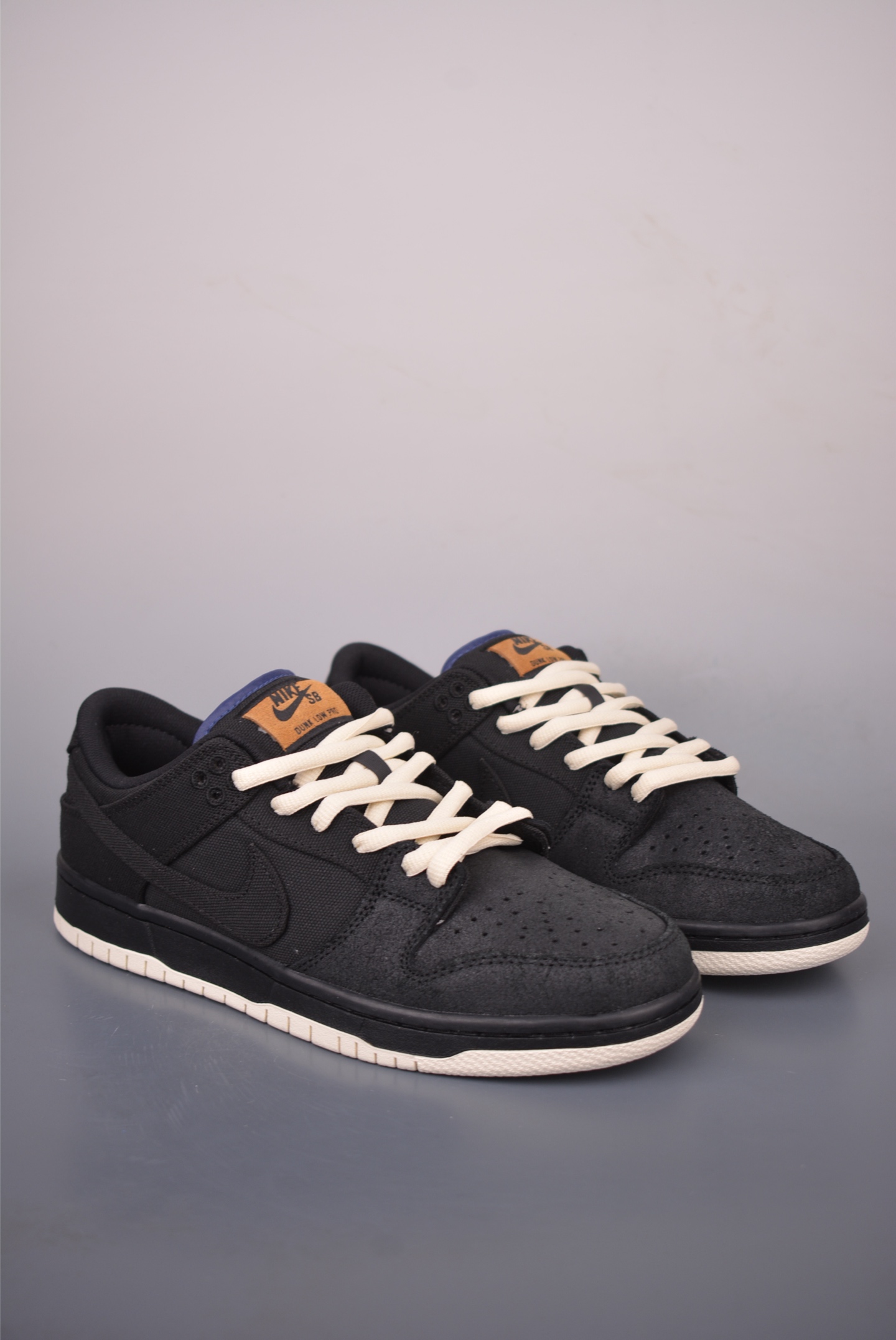 Nike SB Dunk Low 黑白 DX6775-400 Nike SB Dunk Low 黑白 DX6775-400