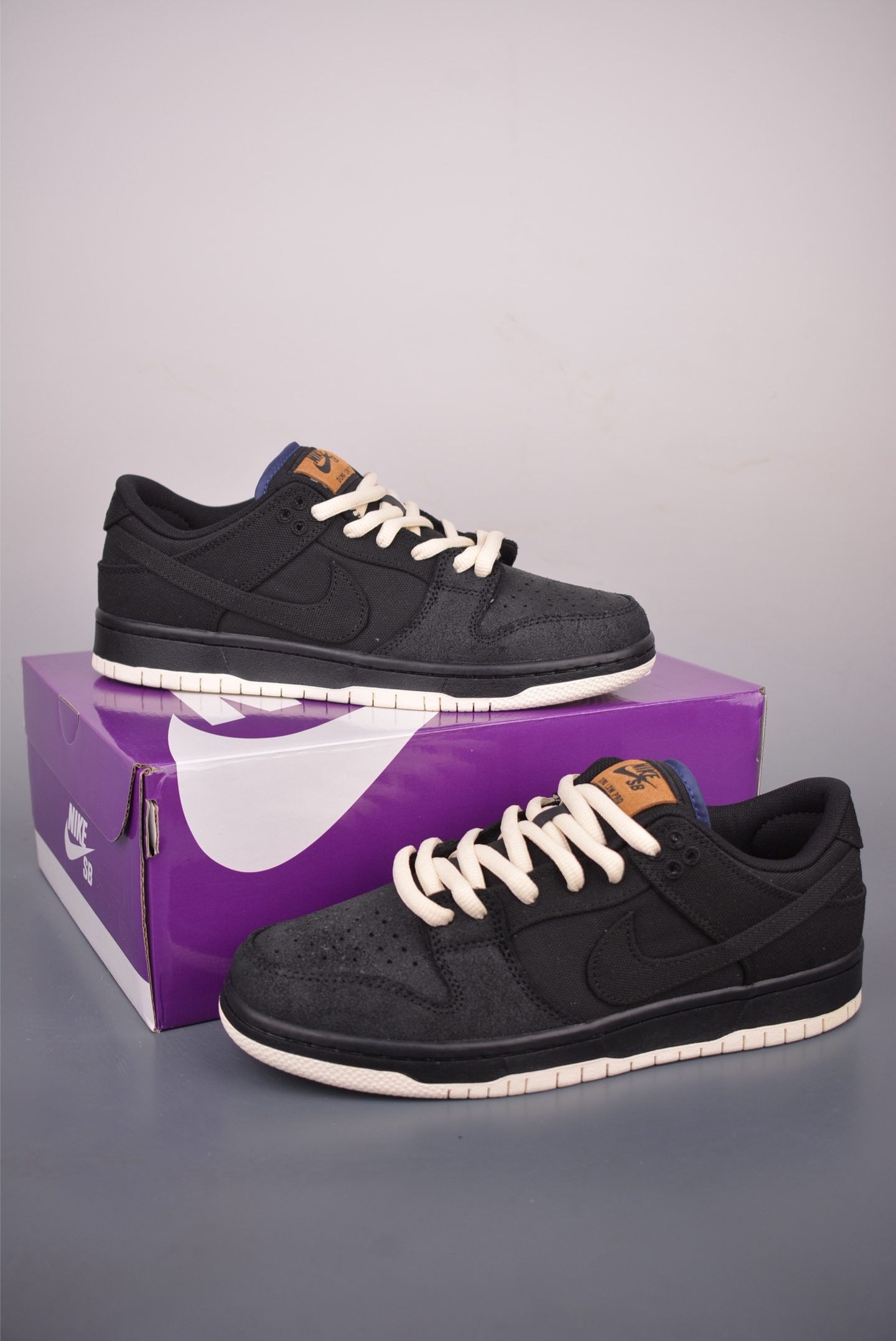 Nike SB Dunk Low 黑白 DX6775-400 Nike SB Dunk Low 黑白 DX6775-400