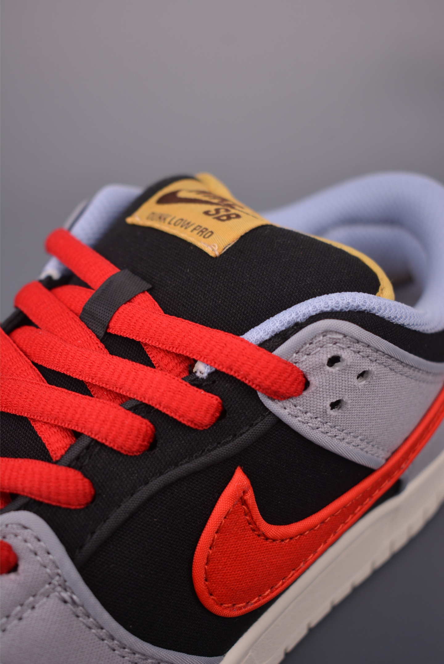 Nike SB Dunk Low 灰黑红 FN5880-001-Top High Quatity Cheap Sneakers Fashion Clothing Clothes Bags handbags Shoes of all Brand wholesale With The best Quality And Beautiful Price from China Factory Chinese suppliers wholesaler seller Nike SB Dunk Low 灰黑红 FN5880-001