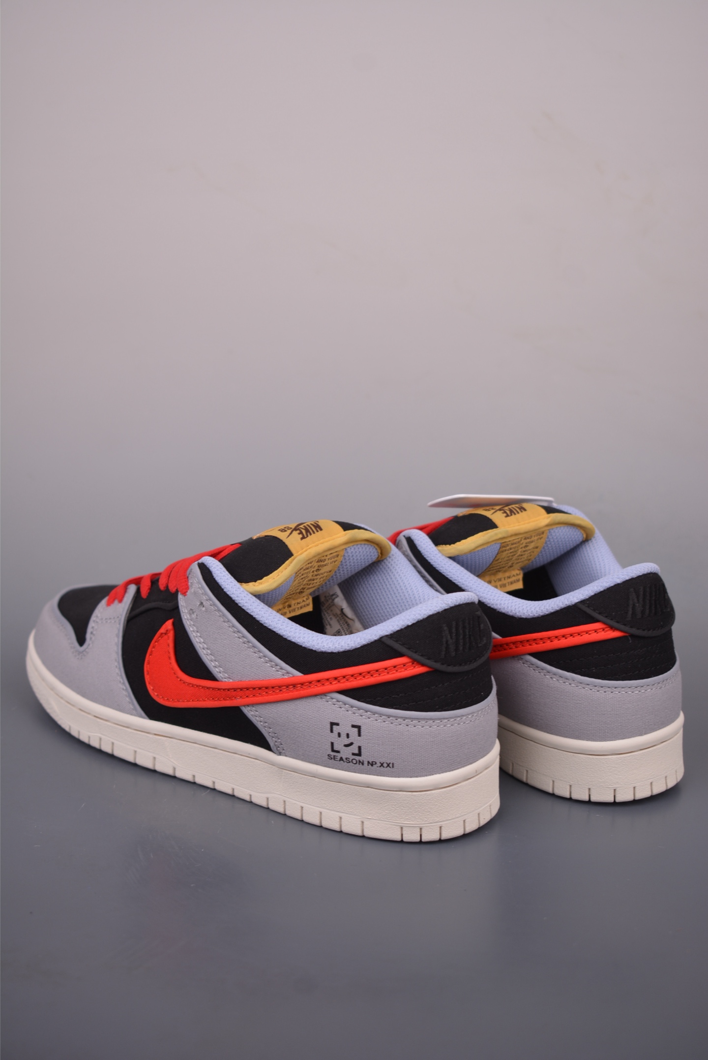 Nike SB Dunk Low 灰黑红 FN5880-001-Top High Quatity Cheap Sneakers Fashion Clothing Clothes Bags handbags Shoes of all Brand wholesale With The best Quality And Beautiful Price from China Factory Chinese suppliers wholesaler seller Nike SB Dunk Low 灰黑红 FN5880-001