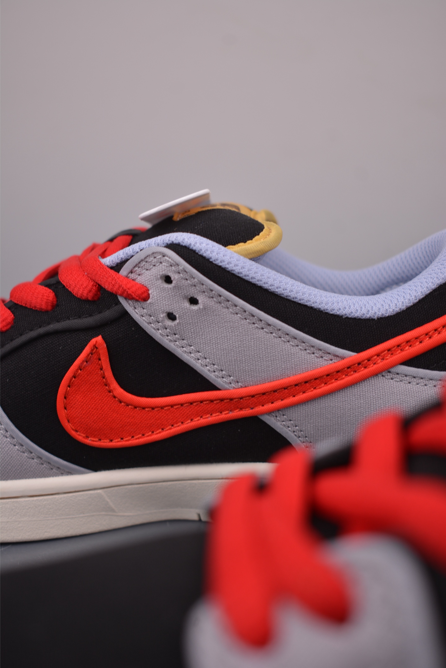 Nike SB Dunk Low 灰黑红 FN5880-001-Top High Quatity Cheap Sneakers Fashion Clothing Clothes Bags handbags Shoes of all Brand wholesale With The best Quality And Beautiful Price from China Factory Chinese suppliers wholesaler seller Nike SB Dunk Low 灰黑红 FN5880-001