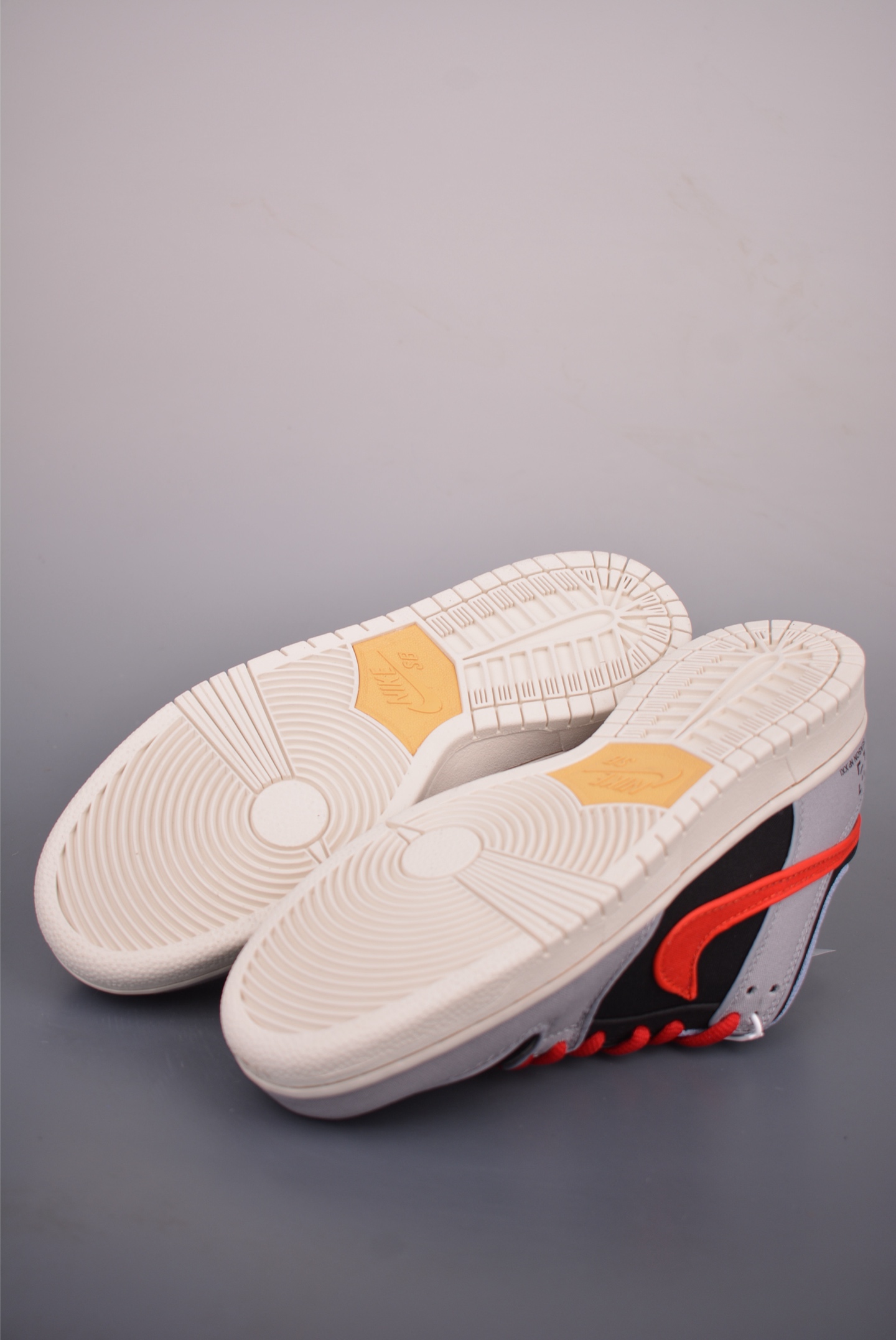 Nike SB Dunk Low 灰黑红 FN5880-001-Top High Quatity Cheap Sneakers Fashion Clothing Clothes Bags handbags Shoes of all Brand wholesale With The best Quality And Beautiful Price from China Factory Chinese suppliers wholesaler seller Nike SB Dunk Low 灰黑红 FN5880-001