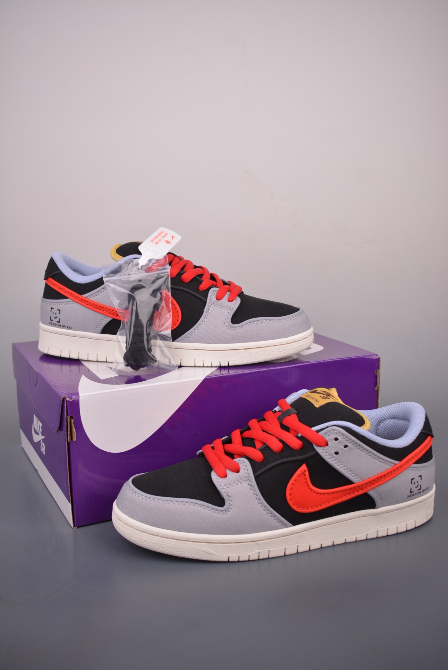 Nike SB Dunk Low 灰黑红 FN5880-001-Top High Quatity Cheap Sneakers Fashion Clothing Clothes Bags handbags Shoes of all Brand wholesale With The best Quality And Beautiful Price from China Factory Chinese suppliers wholesaler seller Nike SB Dunk Low 灰黑红 FN5880-001