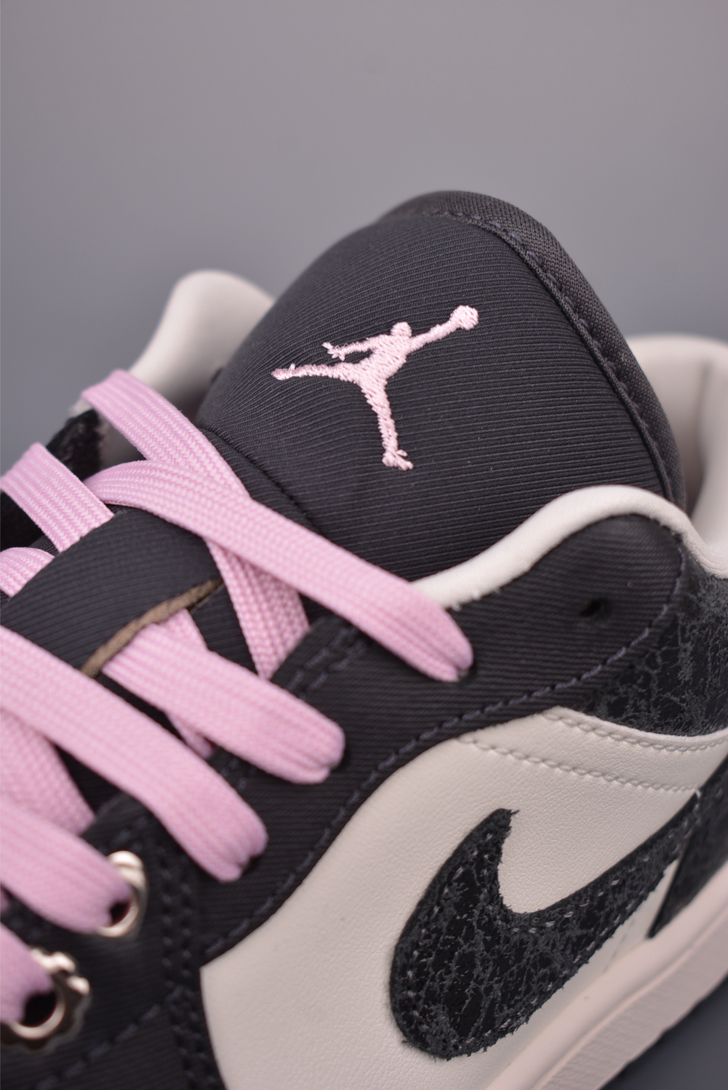 原装裸鞋级 市面最高工艺产物 Air Jordan 1 Low炭黑 II0595-001-Top High Quatity Cheap Sneakers Fashion Clothing Clothes Bags handbags Shoes of all Brand wholesale With The best Quality And Beautiful Price from China Factory Chinese suppliers wholesaler seller 原装裸鞋级 市面最高工艺产物 Air Jordan 1 Low炭黑 II0595-001