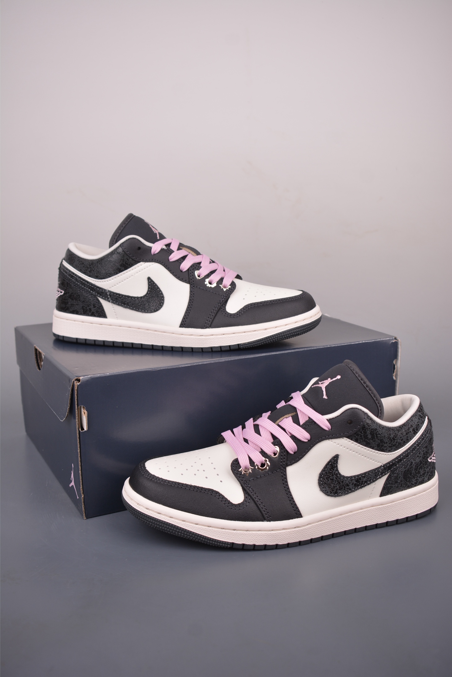 原装裸鞋级 市面最高工艺产物 Air Jordan 1 Low炭黑 II0595-001-Top High Quatity Cheap Sneakers Fashion Clothing Clothes Bags handbags Shoes of all Brand wholesale With The best Quality And Beautiful Price from China Factory Chinese suppliers wholesaler seller 原装裸鞋级 市面最高工艺产物 Air Jordan 1 Low炭黑 II0595-001