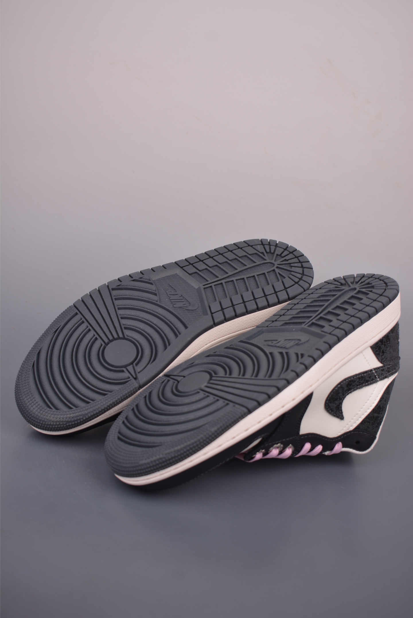 原装裸鞋级 市面最高工艺产物 Air Jordan 1 Low炭黑 II0595-001-Top High Quatity Cheap Sneakers Fashion Clothing Clothes Bags handbags Shoes of all Brand wholesale With The best Quality And Beautiful Price from China Factory Chinese suppliers wholesaler seller 原装裸鞋级 市面最高工艺产物 Air Jordan 1 Low炭黑 II0595-001