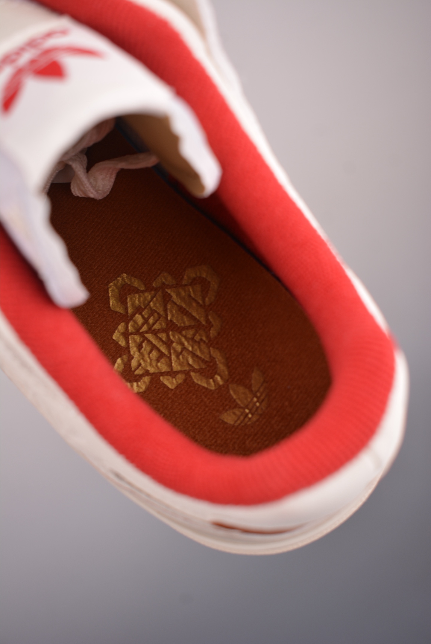 海外渠道版 原盒原标 Adidas Forum LOW CL 三叶草低邦 经典魔术贴复古板鞋 KJ8751