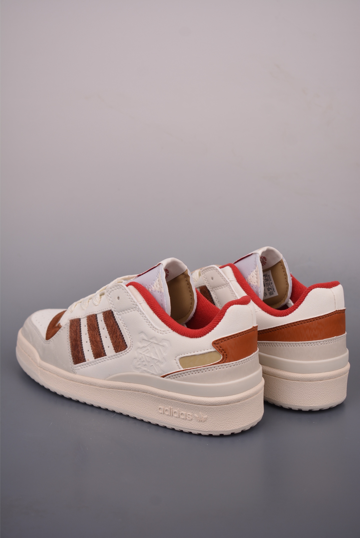 海外渠道版 原盒原标 Adidas Forum LOW CL 三叶草低邦 经典魔术贴复古板鞋 KJ8751