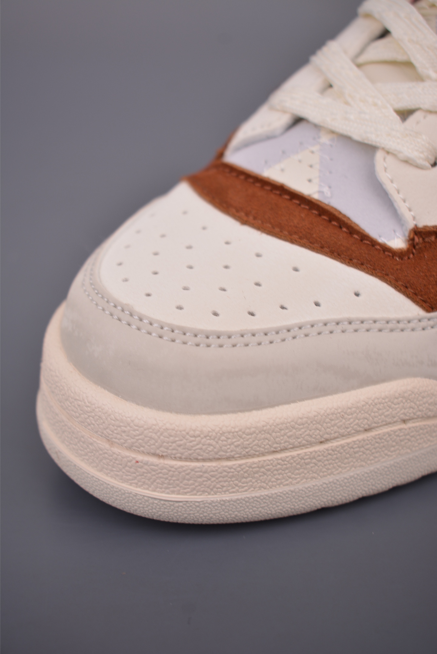 海外渠道版 原盒原标 Adidas Forum LOW CL 三叶草低邦 经典魔术贴复古板鞋 KJ8751