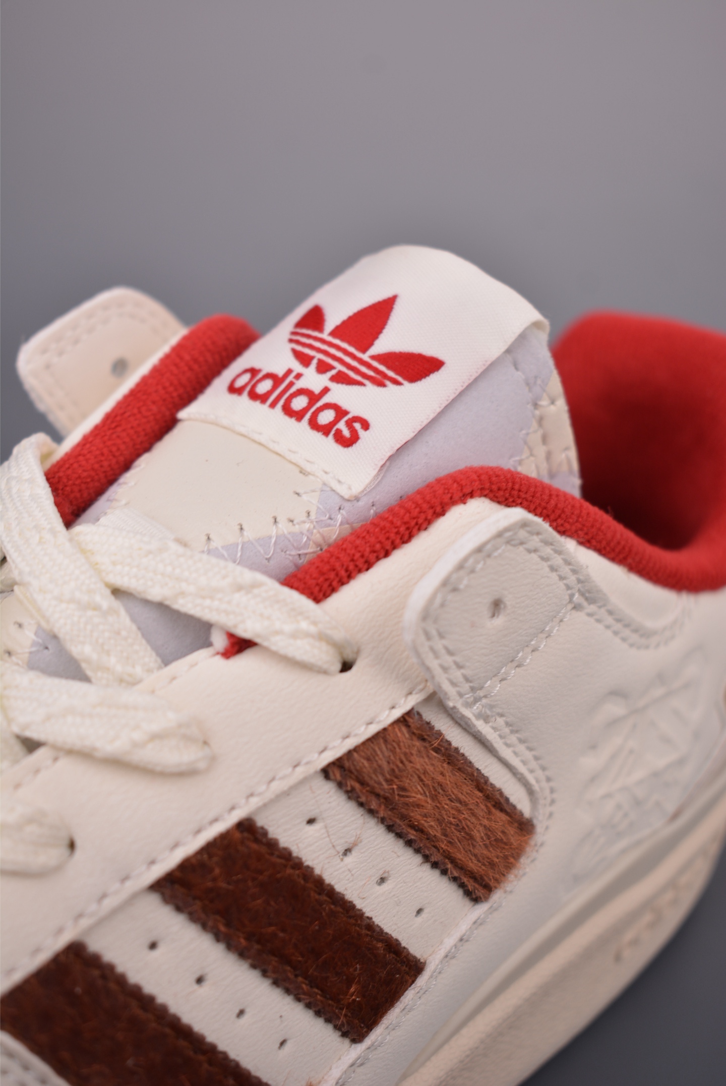 海外渠道版 原盒原标 Adidas Forum LOW CL 三叶草低邦 经典魔术贴复古板鞋 KJ8751