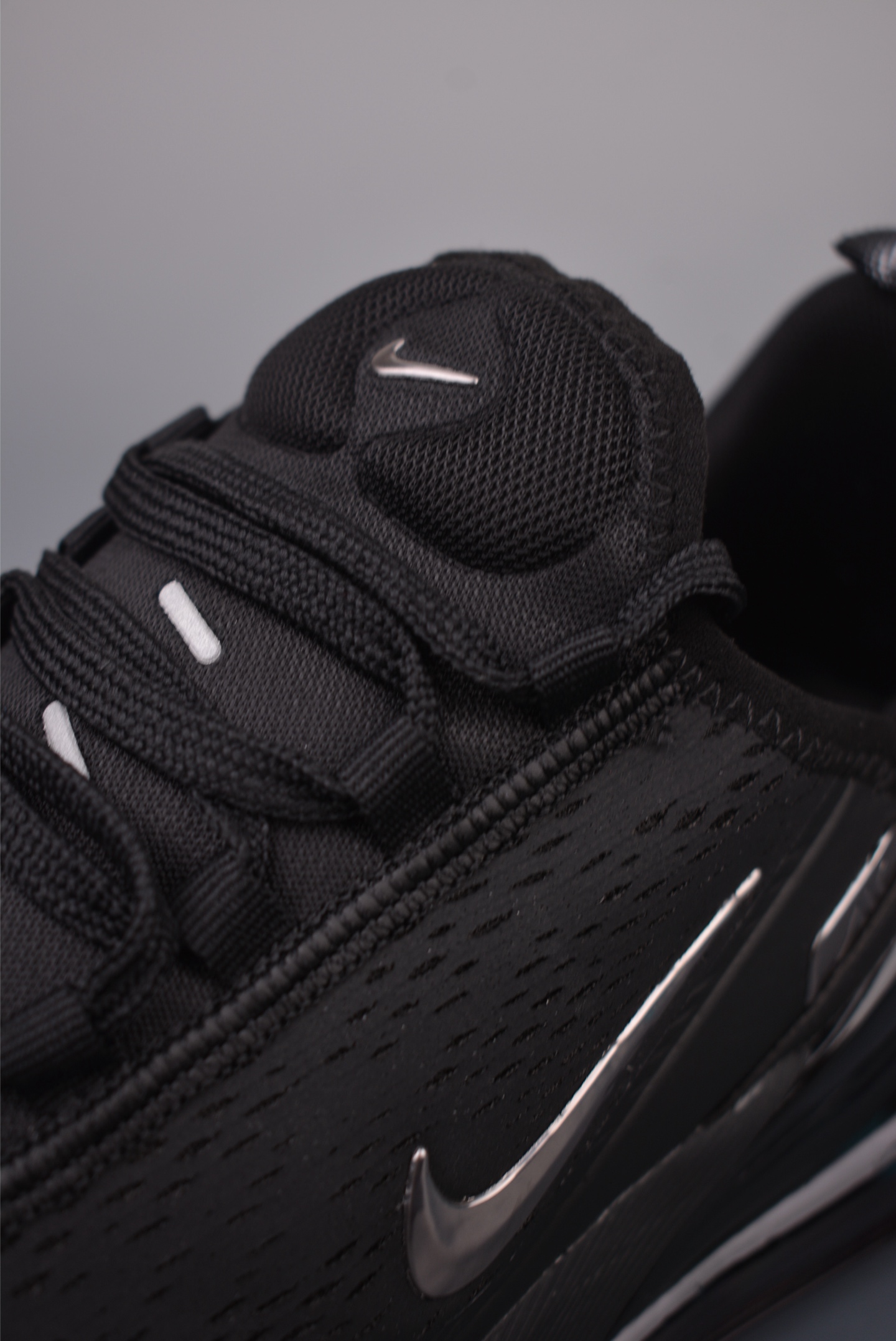 Nike Air Max 270 Premium 半掌气垫跑步鞋 IO9883
