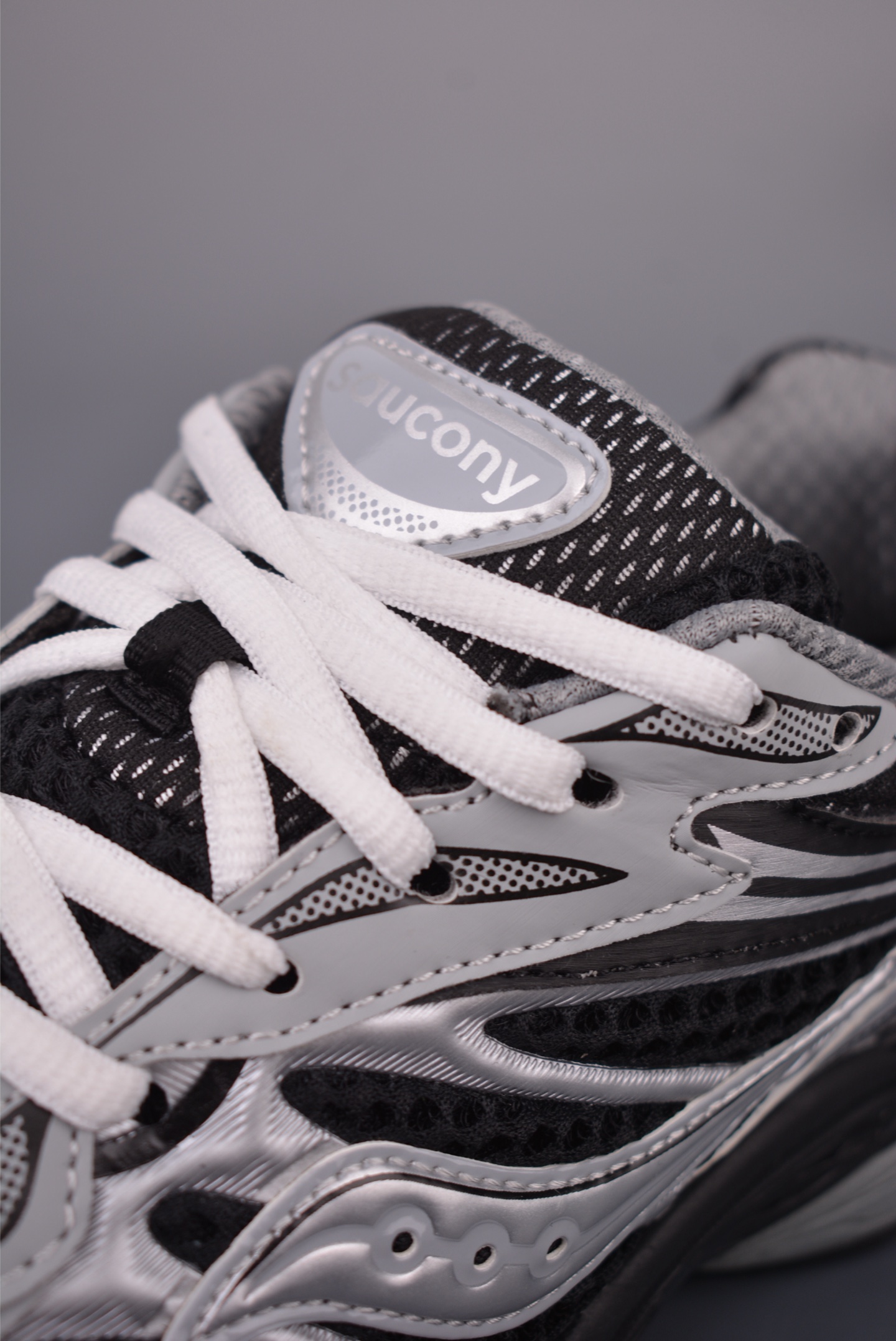 Saucony索康尼 Pro Grid Omni 9 全擎9 舒适柔软跑步鞋 S70739