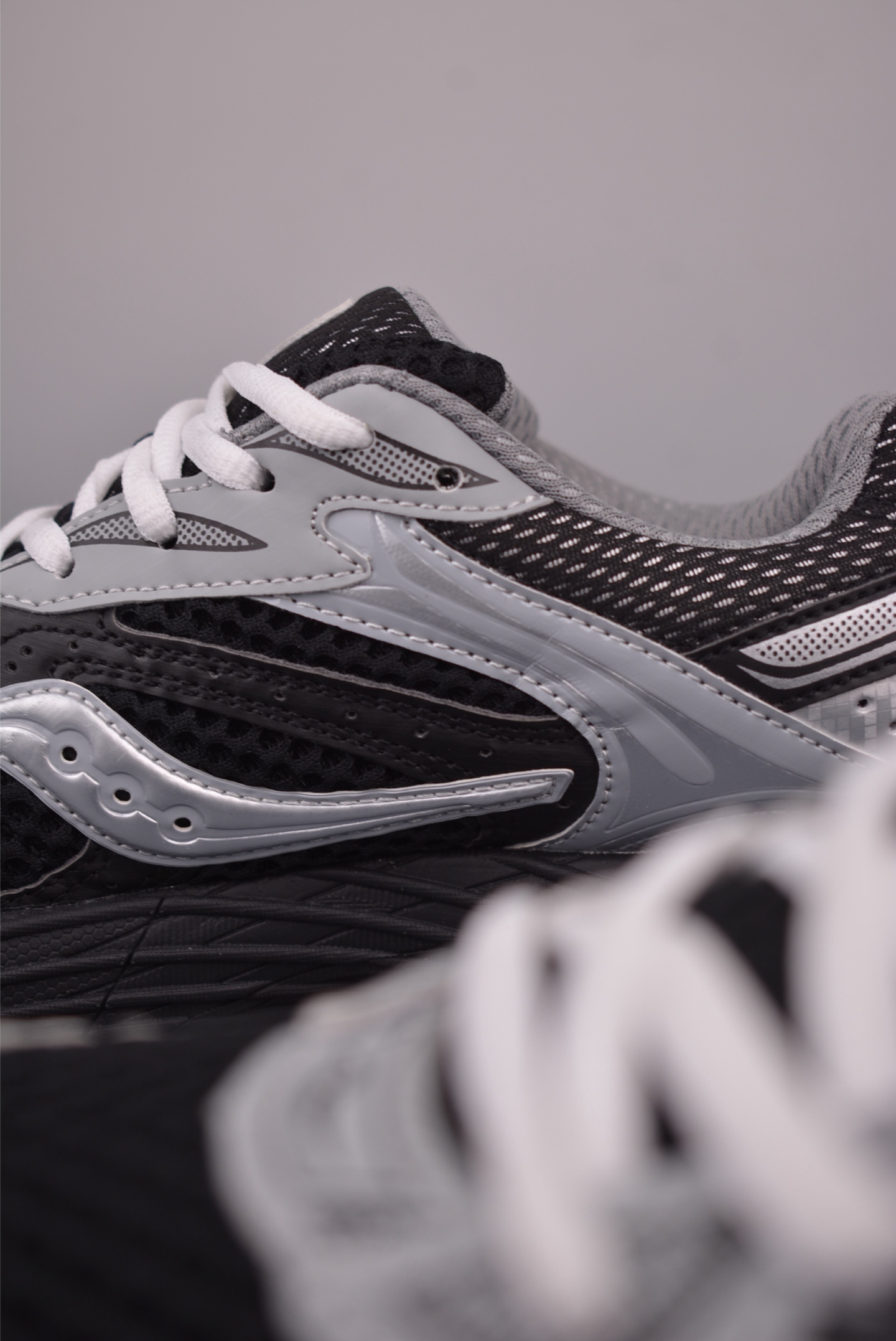 Saucony索康尼 Pro Grid Omni 9 全擎9 舒适柔软跑步鞋 S70739