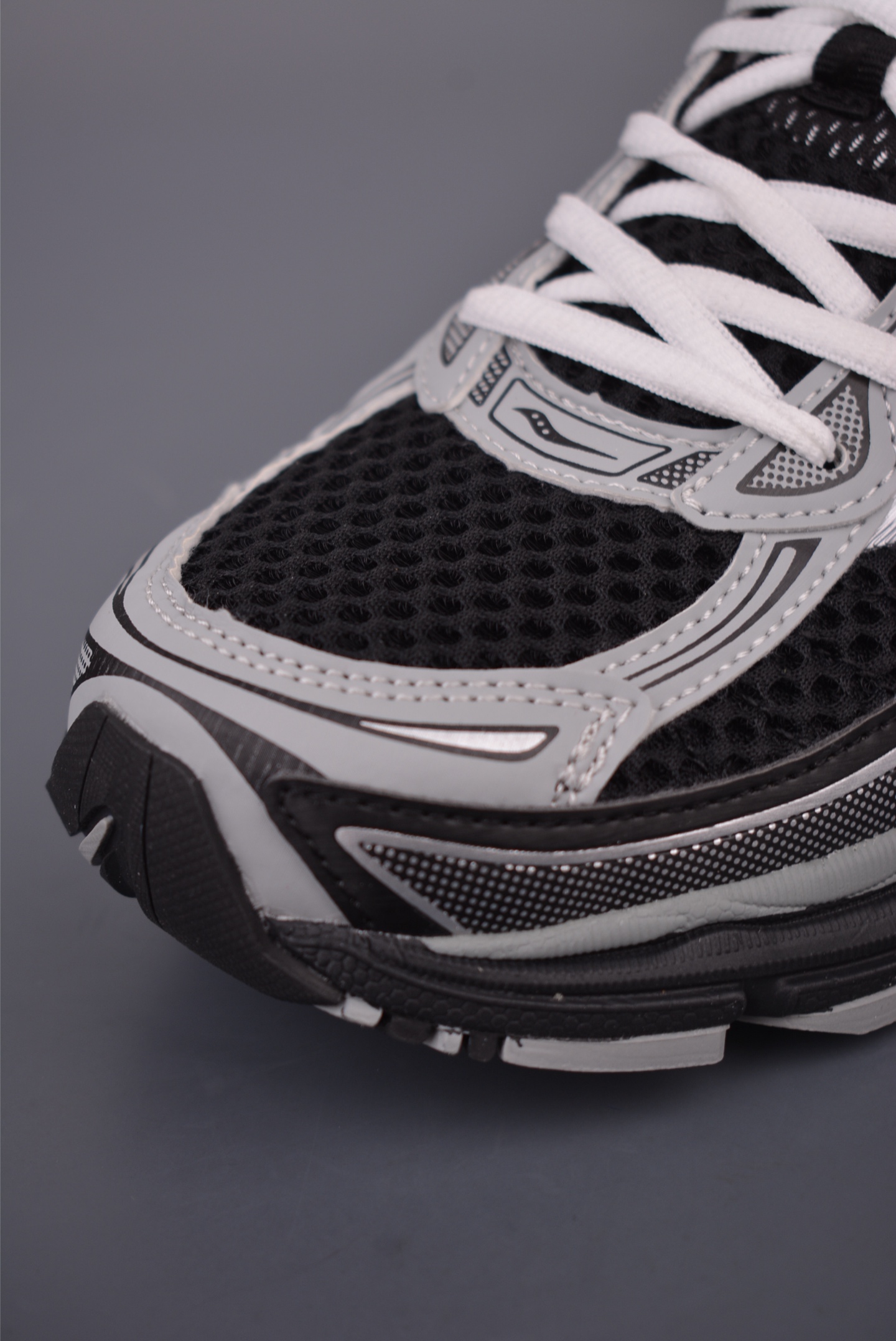 Saucony索康尼 Pro Grid Omni 9 全擎9 舒适柔软跑步鞋 S70739