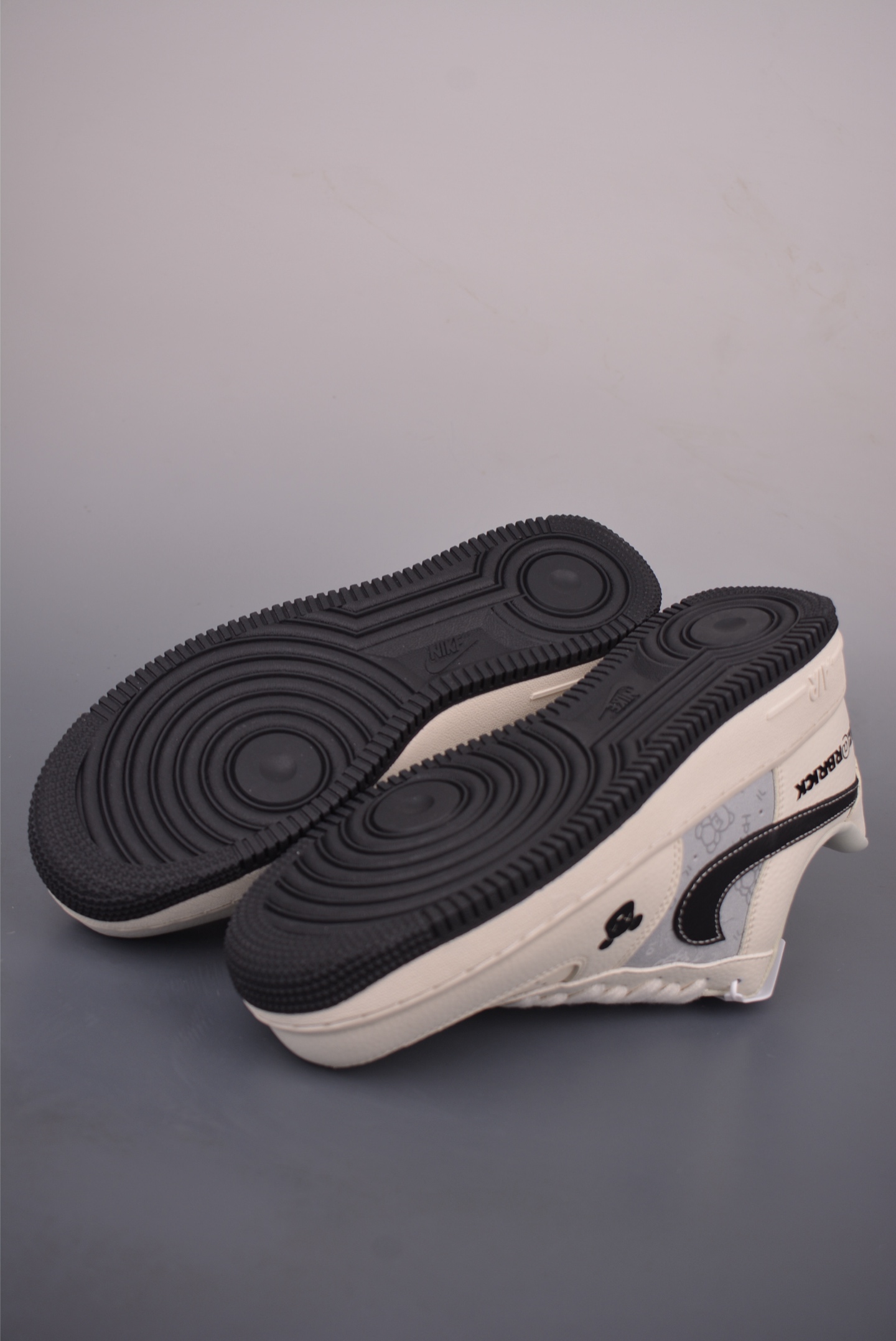 Nike Air Force 1 Low 暴力熊联名 DW8806-017
