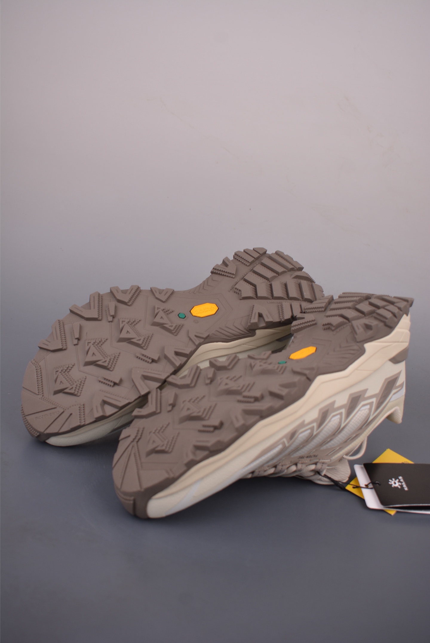 凯乐石KAILAS 远征 2 Max Flt 简约经典登山 防水徒步鞋 KS261