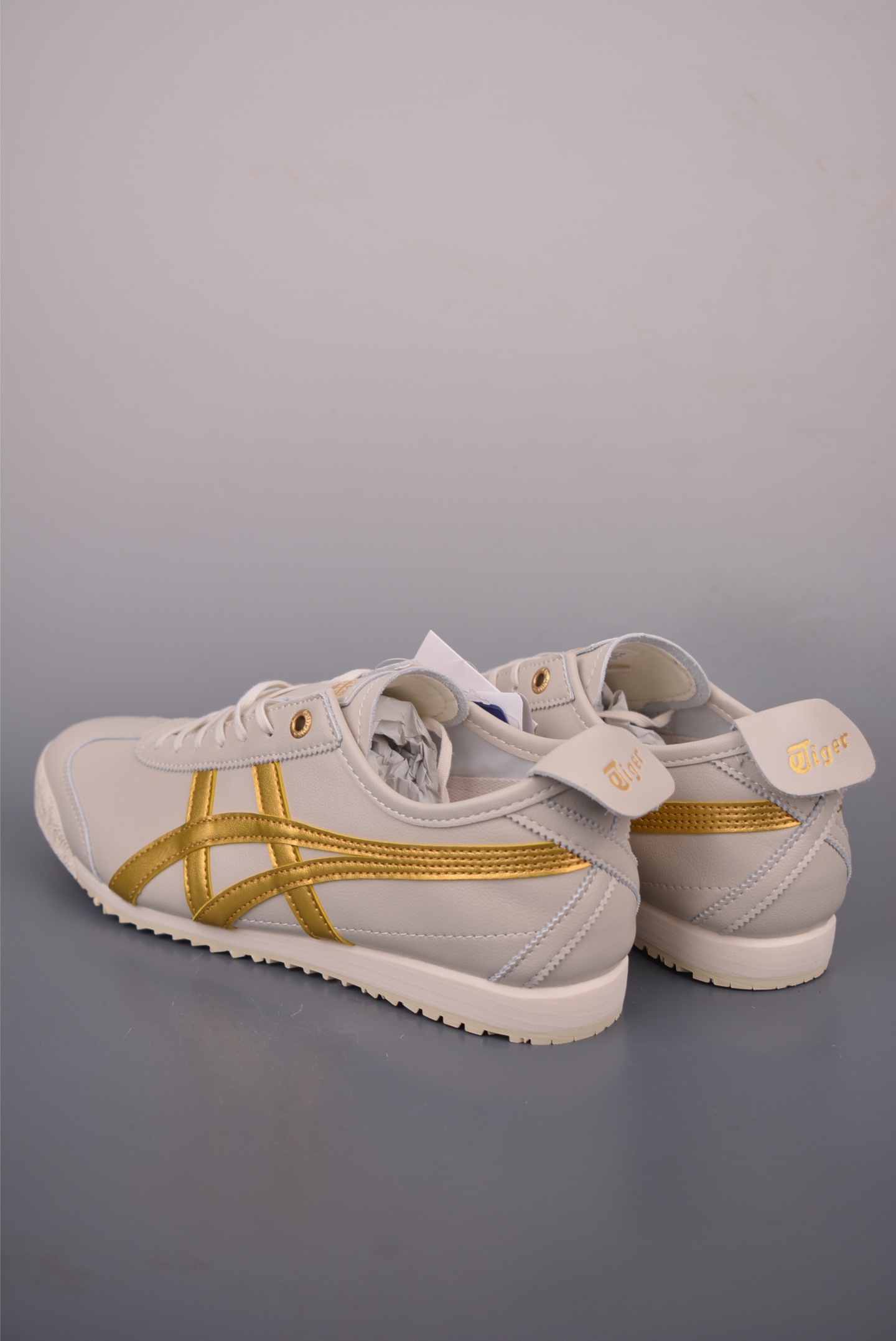 Кроссовки Asics