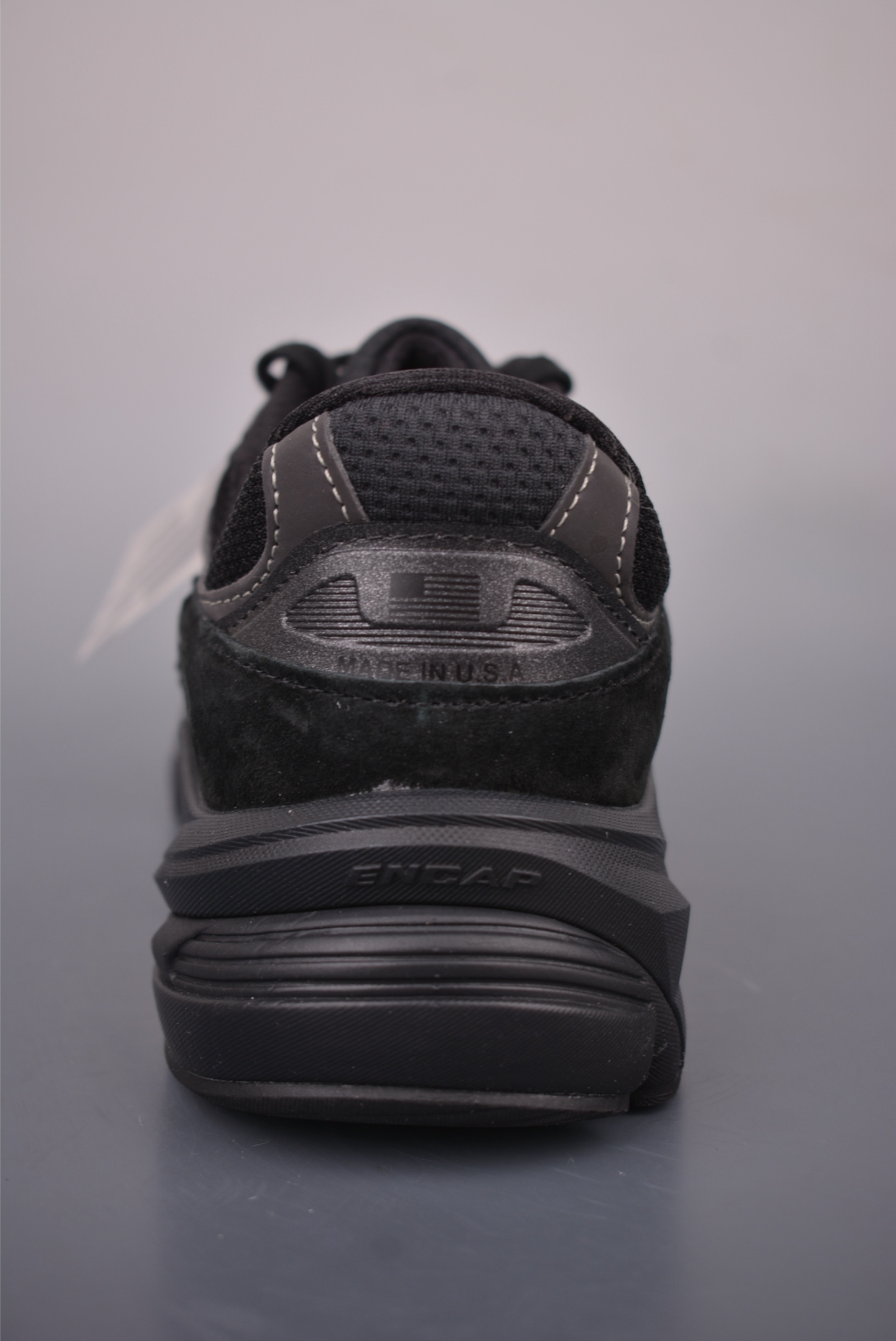 New Balance NB990 纯原系列 经典复古 休闲跑步鞋 采用台产猪巴革及透气网眼材质 原装6层组合底模精密开发 搭载全新碳素中底 后跟透明 TPU水晶装饰条稳固 官方货号: U990BB62722